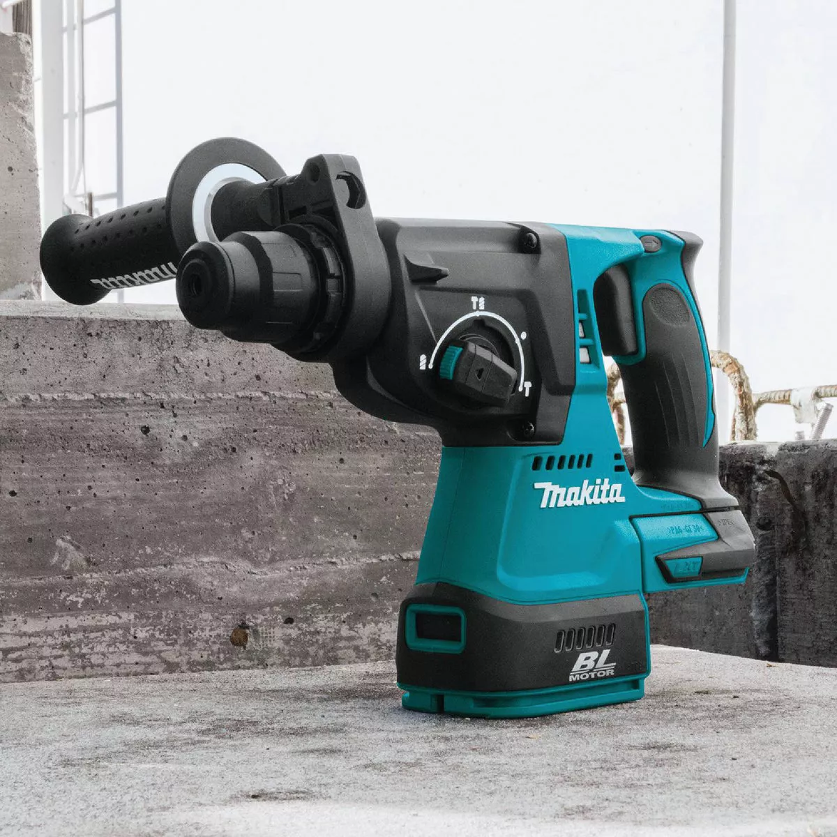 Makita 18 Volt LXT Lithium-Ion 1 In. Brushless SDS-Plus Cordless Rotary Hammer Drill (Tool Only) - photo 5