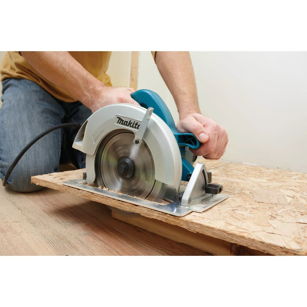 Makita 7-1/4 In. 15-Amp Contractor Circular Saw - photo 8