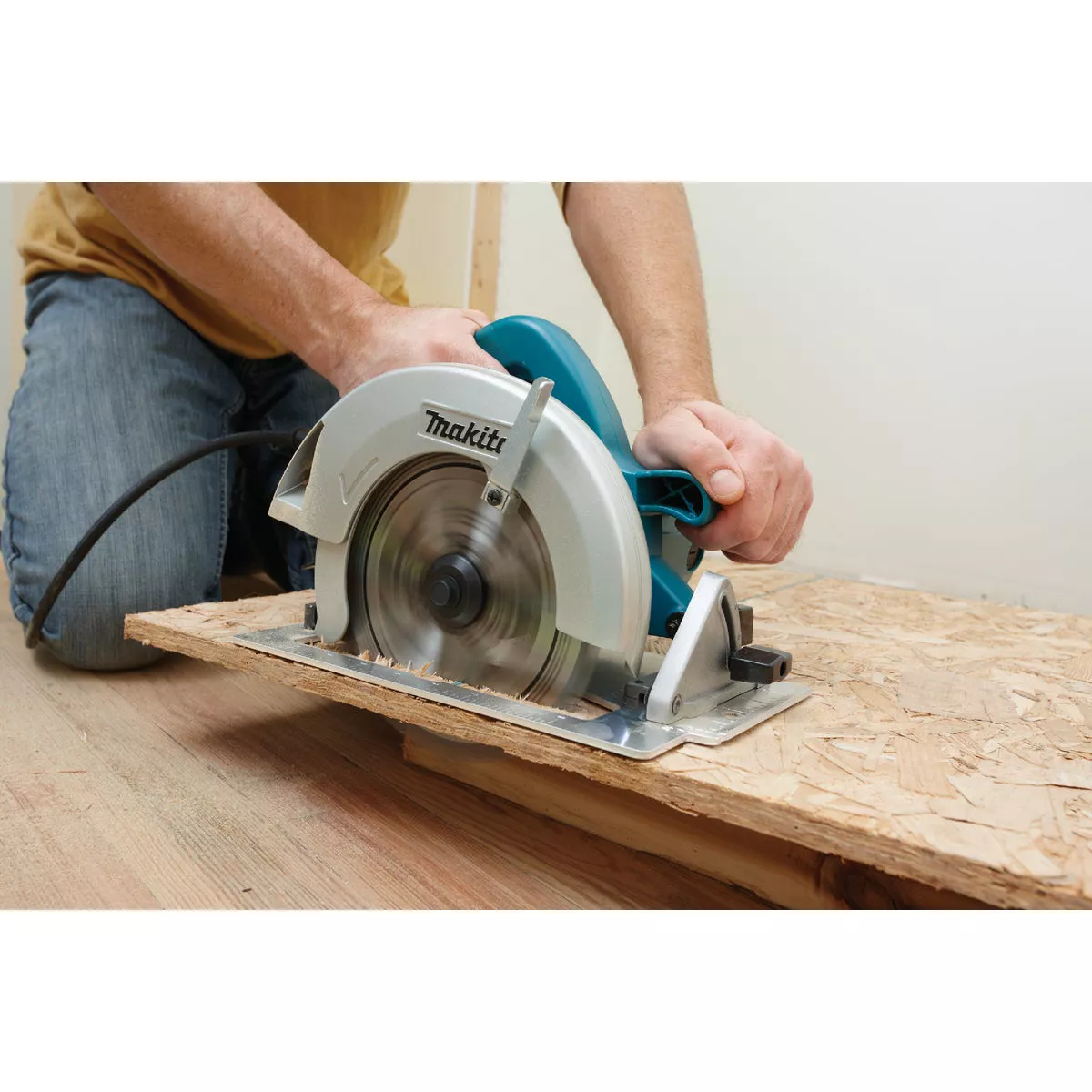 Makita 7-1/4 In. 15-Amp Contractor Circular Saw - photo 9