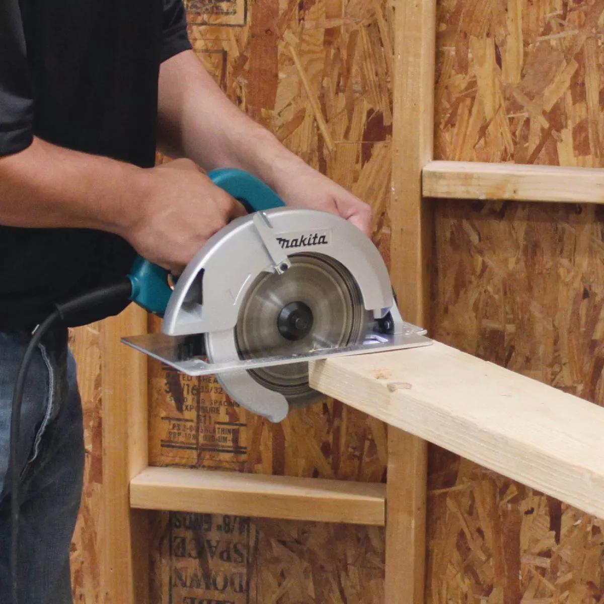 Makita 7-1/4 In. 15-Amp Contractor Circular Saw - photo 4