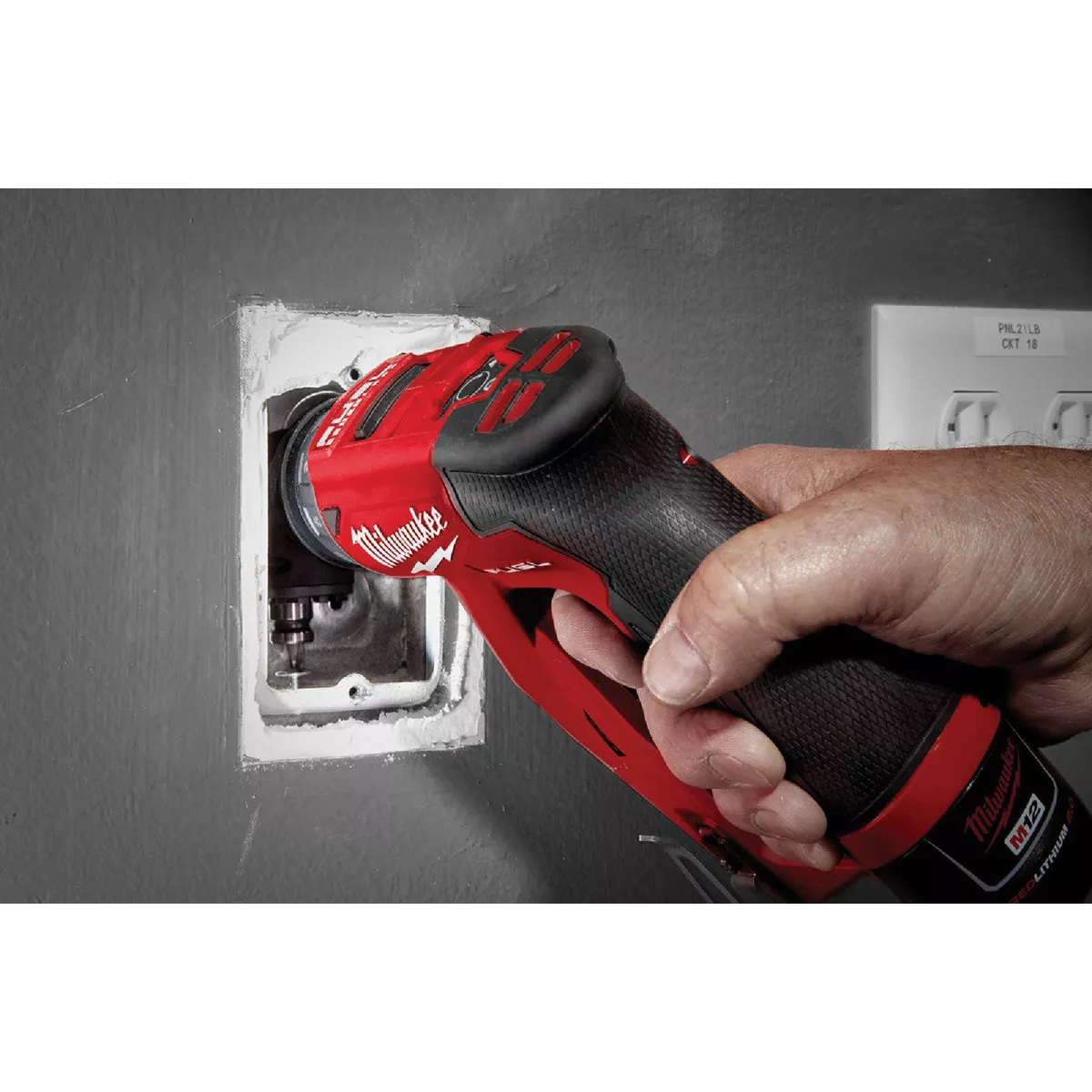 Milwaukee M12 FUEL Brushless 3/8 In. Installation Cordless Drill/Driver Kit with 4-Tool Heads & (2) 2.0 Ah Batteries & Charger - photo 10