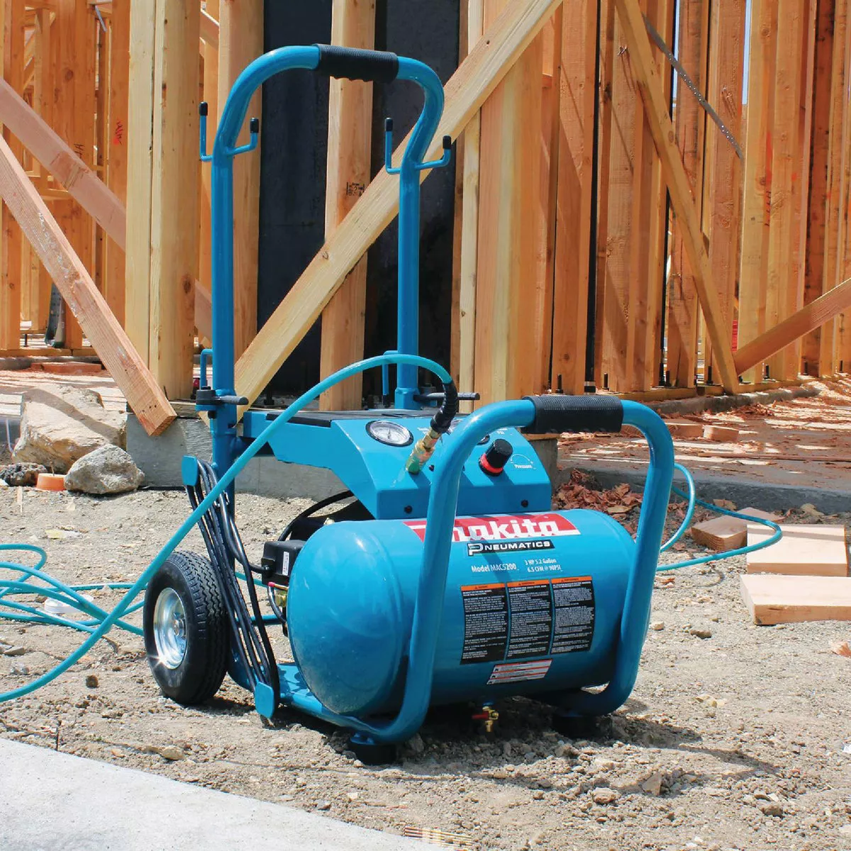 Makita Big Bore 5.2 Gal. Portable 140 psi Air Compressor - photo 4