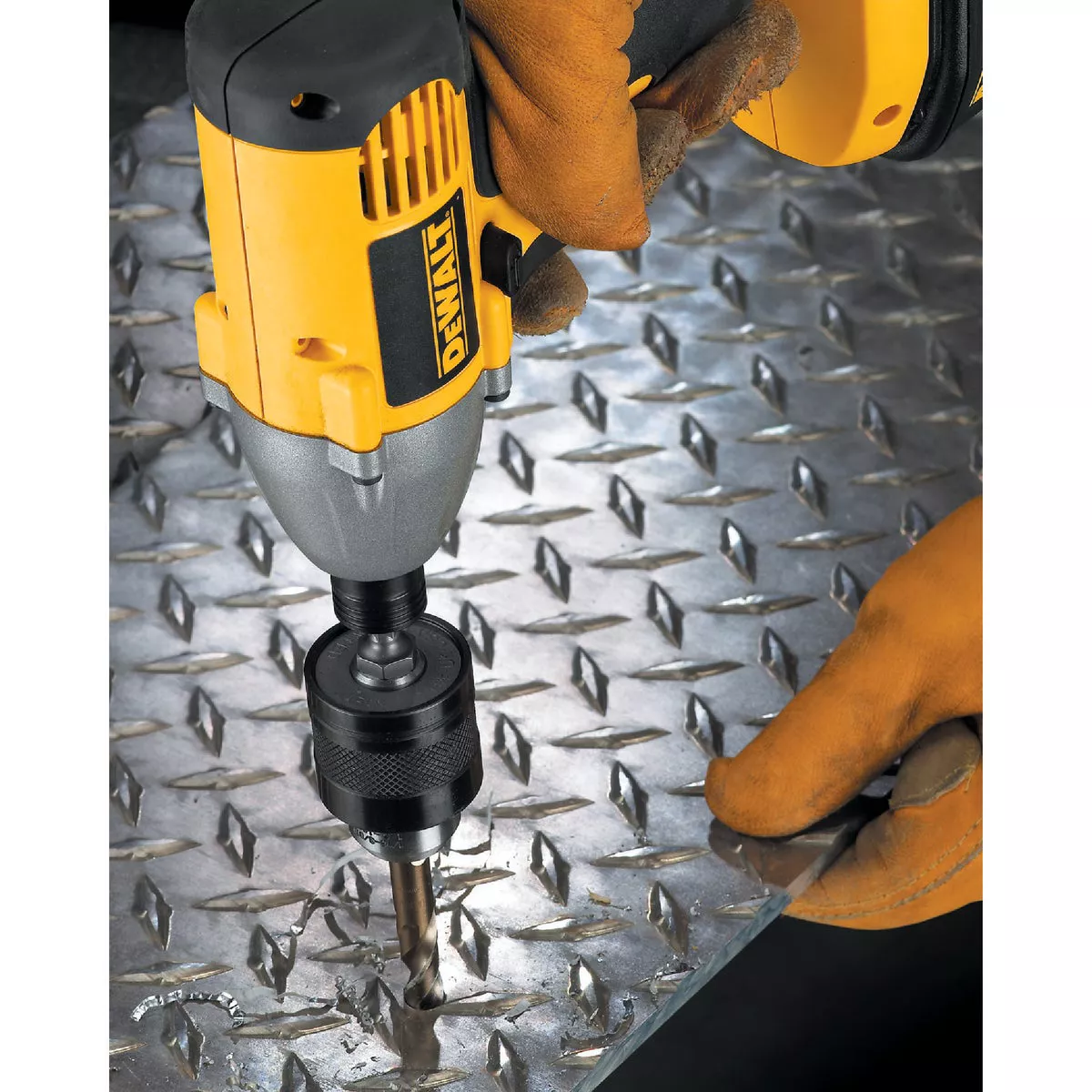 DEWALT 1/4 In. Quick Connect to 3/8 In. Keyless Impact Chuck Adapter - photo 3