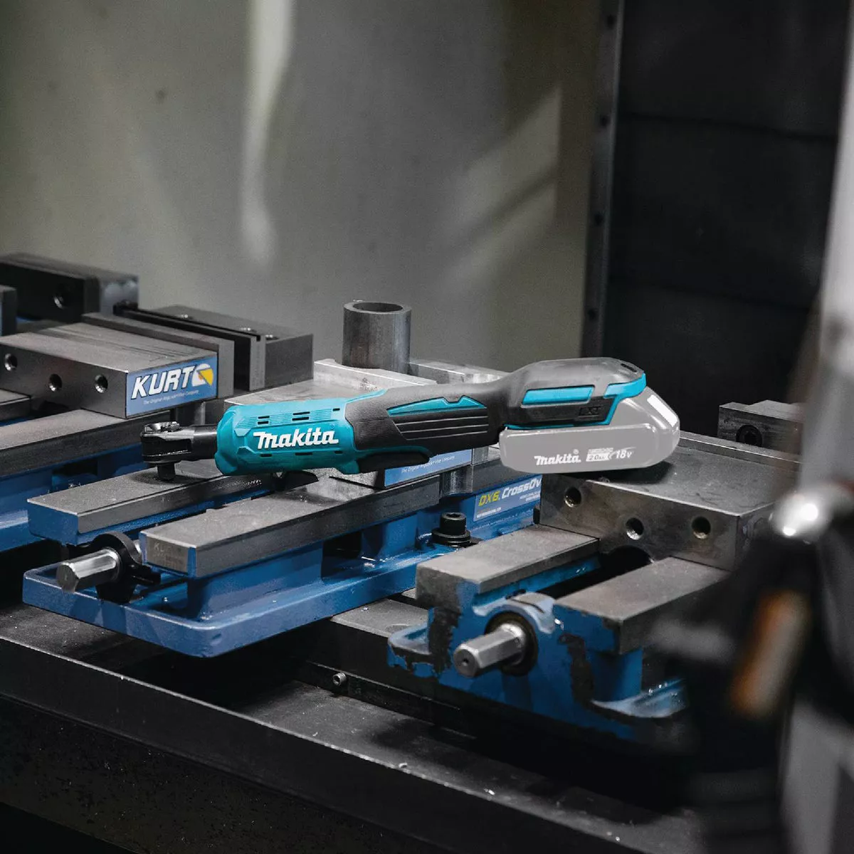 Makita 18V LXT Lithium-Ion 3/8 In. / 1/4 In. Cordless Ratchet (Tool Only) - photo 7