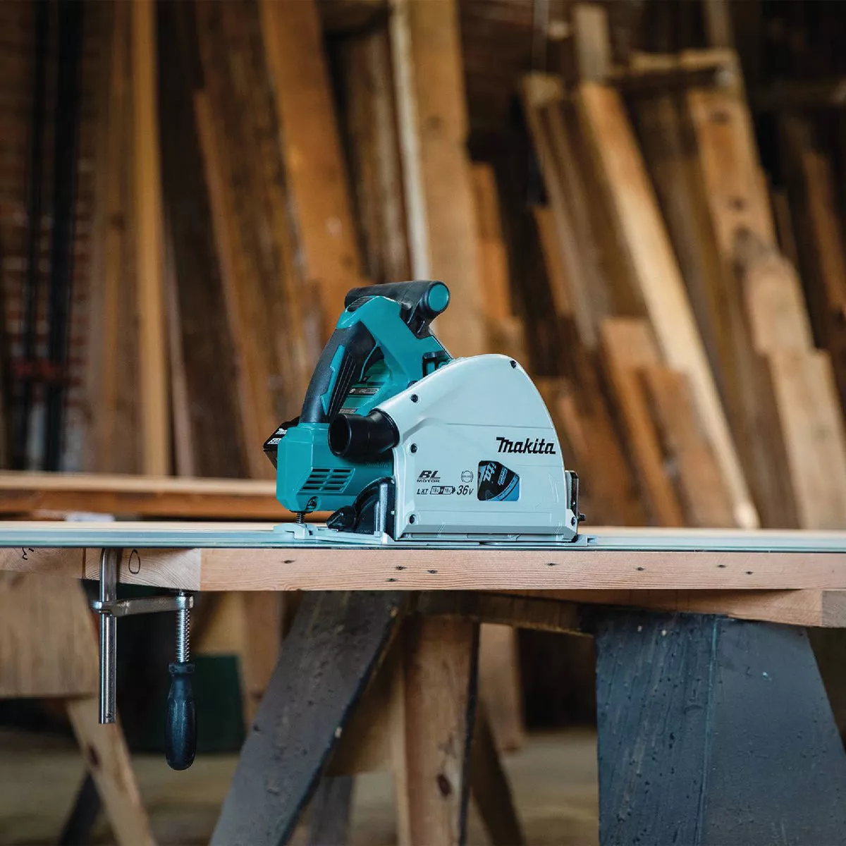Makita 18V X2 LXT Brushless 6-1/2 In. Cordless Plunge Track Saw Kit with (2) 5.0 Ah Batteries & Dual Port Rapid Charger - photo 20