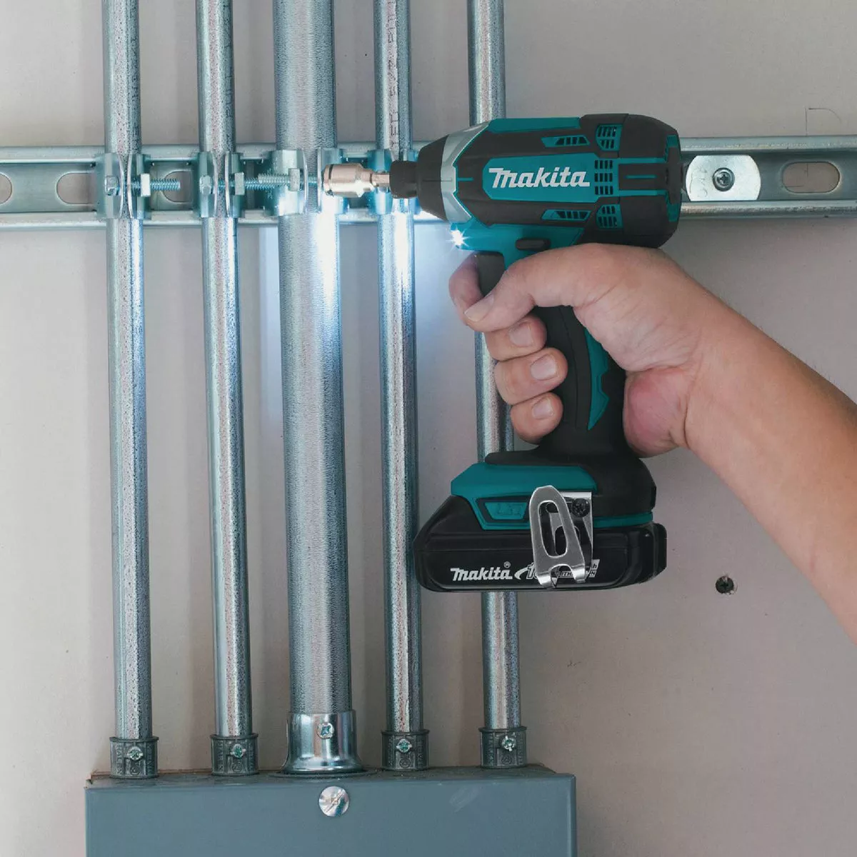 Makita 18-Volt Lithium-Ion 1/4 In. Hex Cordless Impact Driver Kit - photo 4
