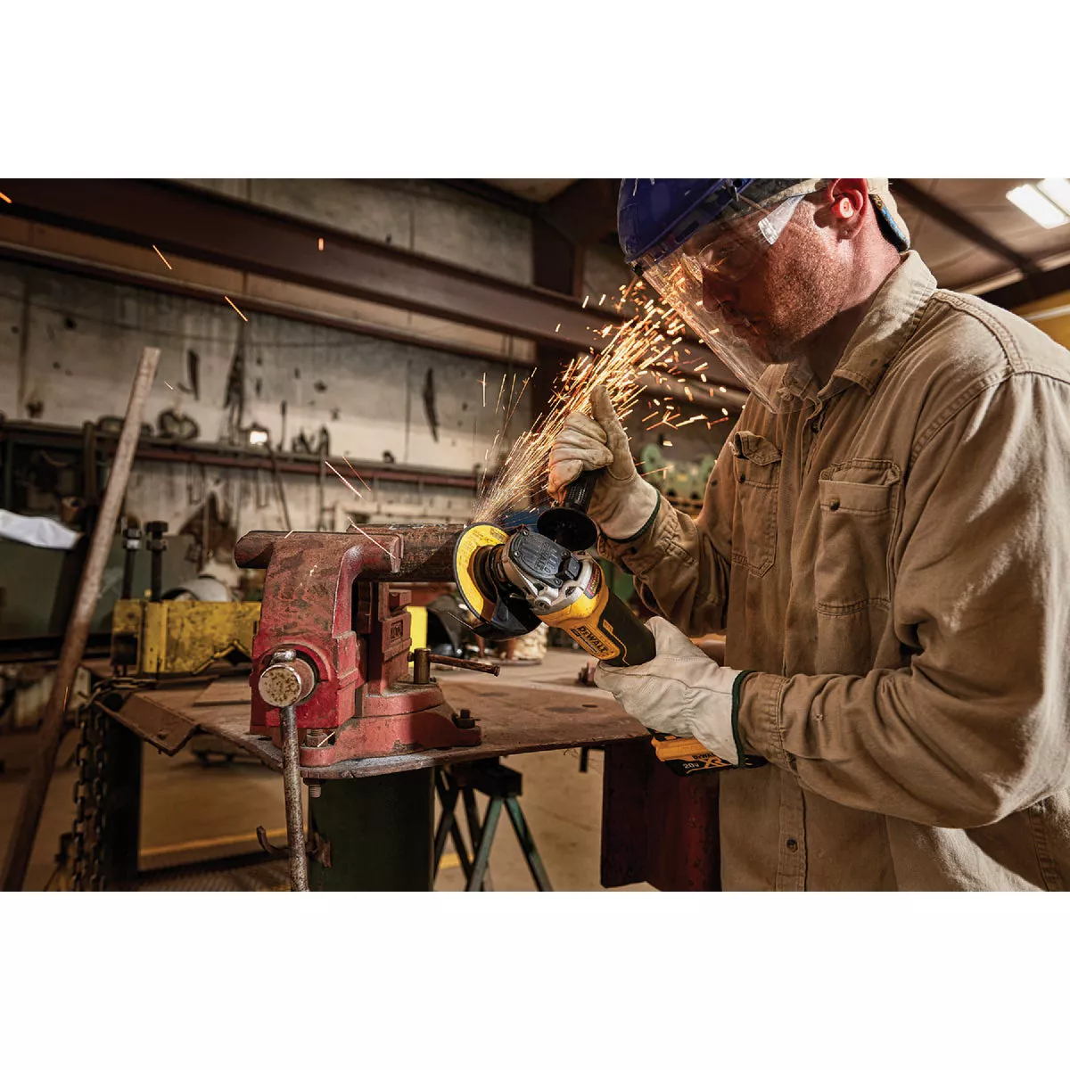 DEWALT 20V MAX XR 4-1/2 In. Brushless Small Cordless Angle Grinder Kit with Paddle Switch & (2) 6.0 Ah Batteries & Charger - photo 5