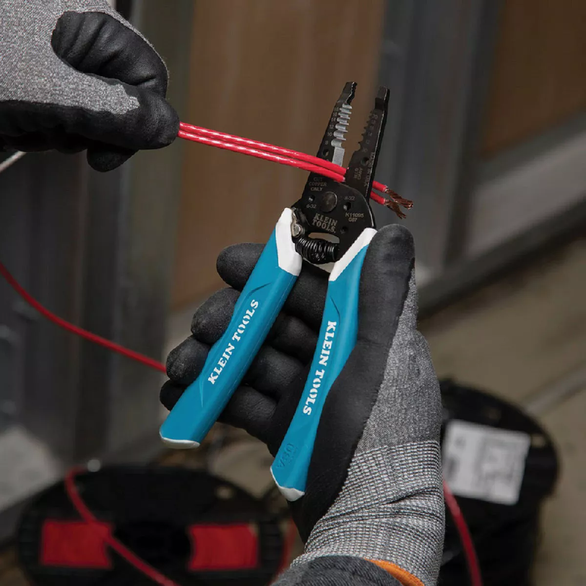 Klein 7.4 In. 8 to 18 AWG Solid, 10 to 20 Stranded Wire Stripper - photo 5
