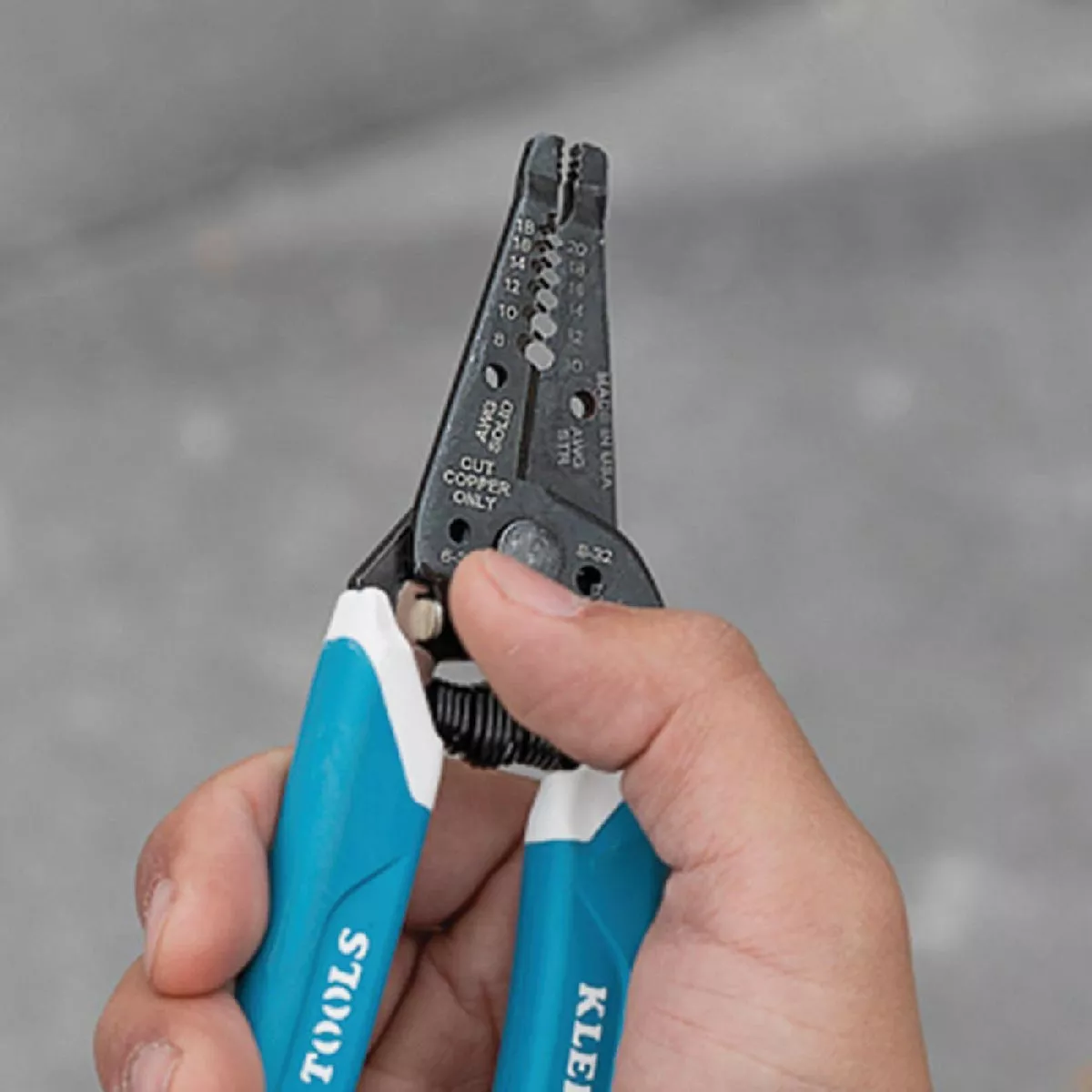 Klein 7.4 In. 8 to 18 AWG Solid, 10 to 20 Stranded Wire Stripper - photo 3