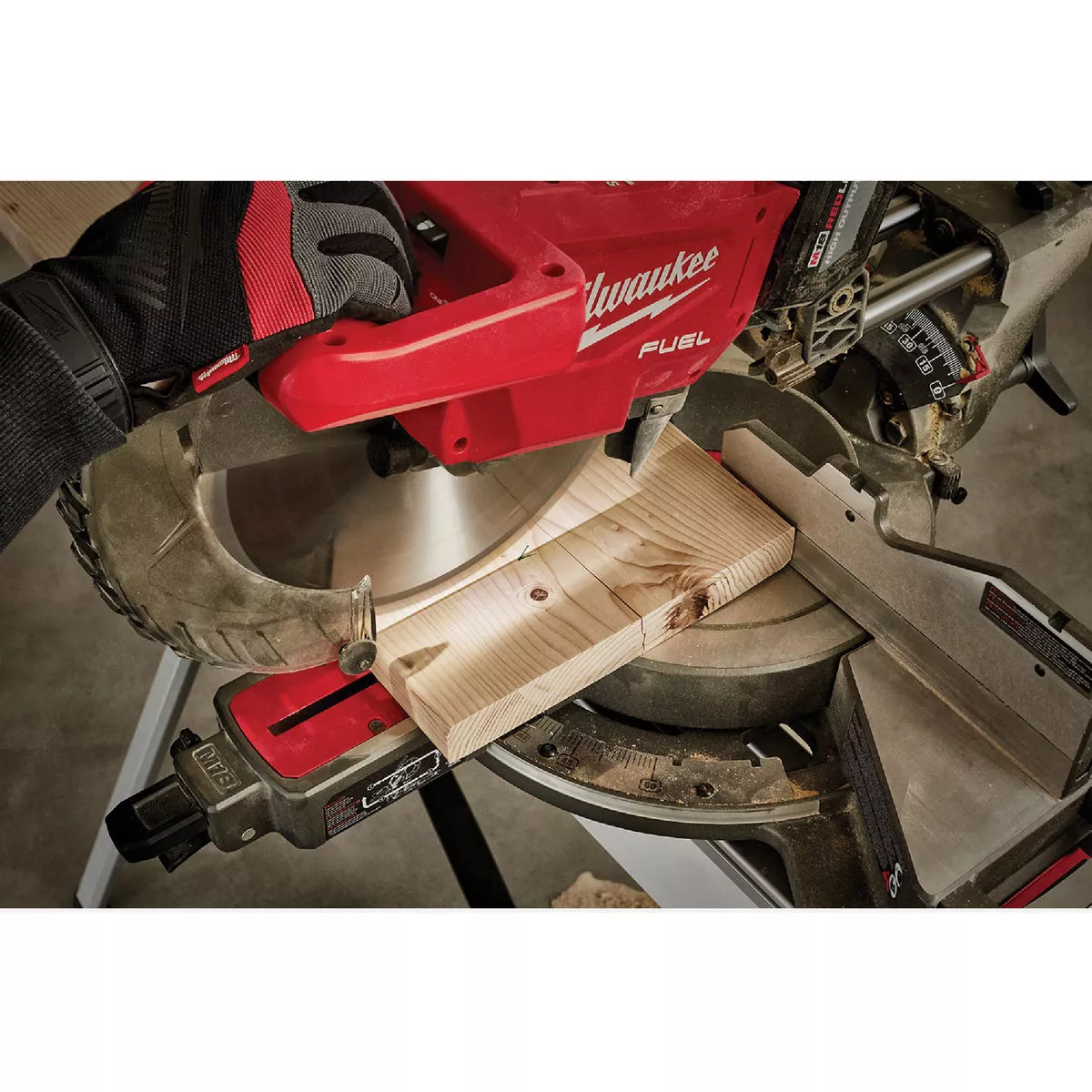 Milwaukee M18 FUEL 12 In. Brushless Dual Bevel Sliding Compound Cordless Miter Saw Kit with 12.0 Ah Battery & Charger - photo 9