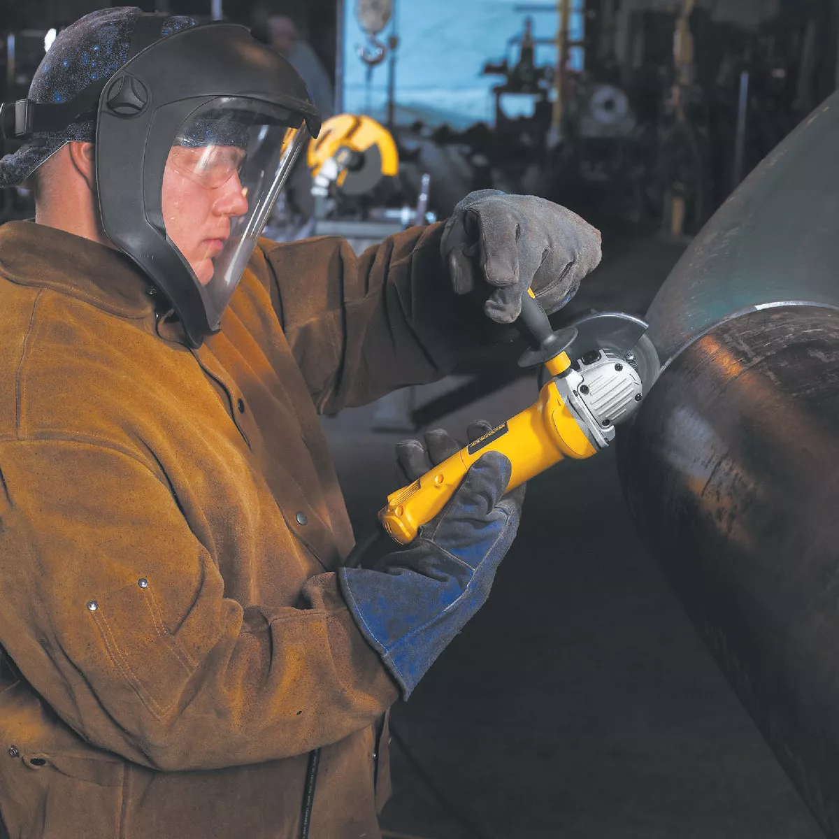DEWALT 4-1/2 In. 11-Amp Small Angle Grinder - photo 3