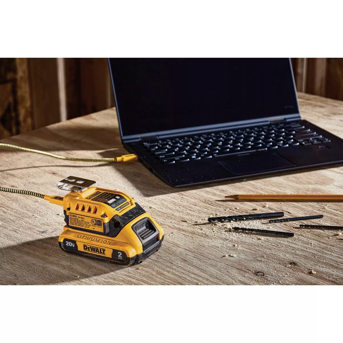 DEWALT FLEXVOLT 20V MAX Lithium-Ion USB Power Source and Charging Kit - photo 3