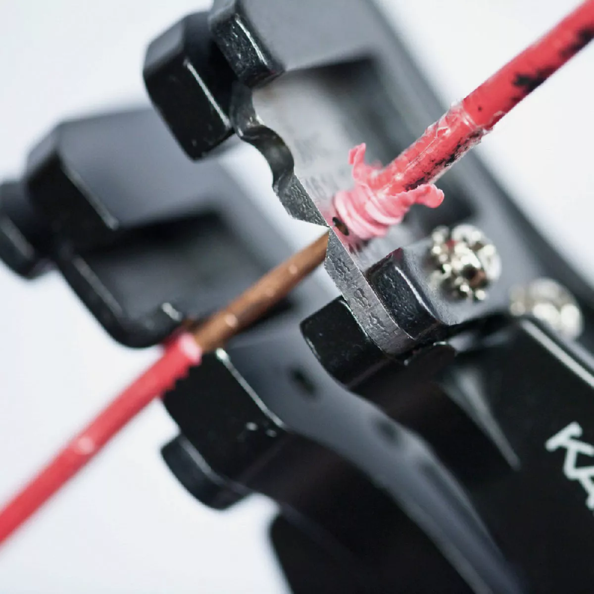 Klein Katapult Wire Stripper & Cutter for 8-20 AWG Solid & 10-22 AWG Stranded Wire - photo 3