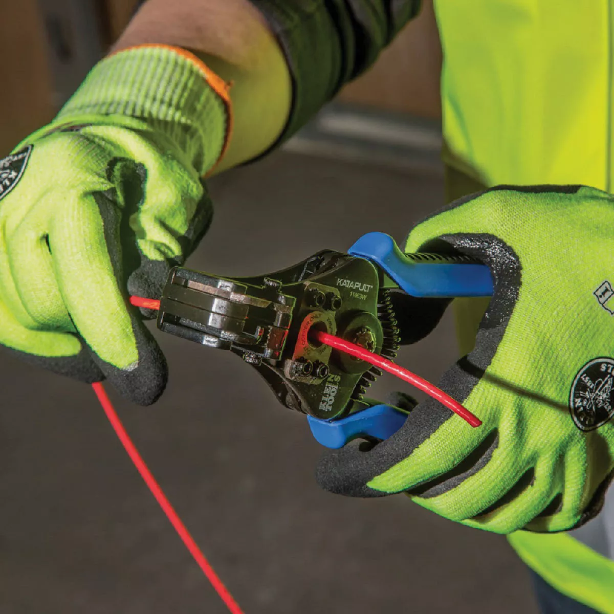 Klein Katapult Wire Stripper & Cutter for 8-20 AWG Solid & 10-22 AWG Stranded Wire - photo 5