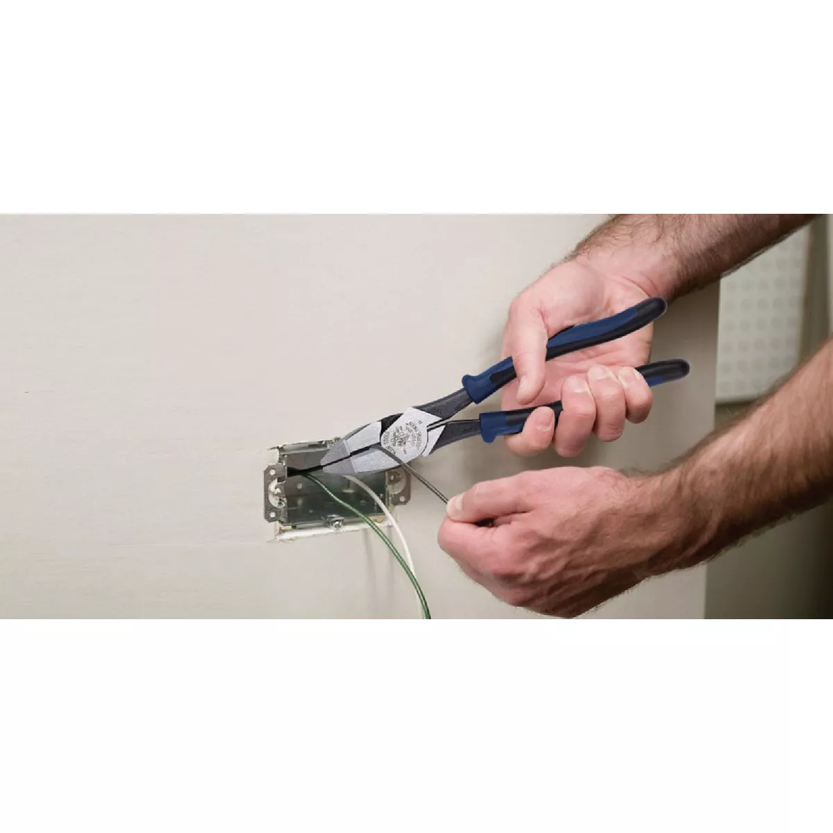Klein Journeyman High-Leverage Linesman Pliers - photo 5