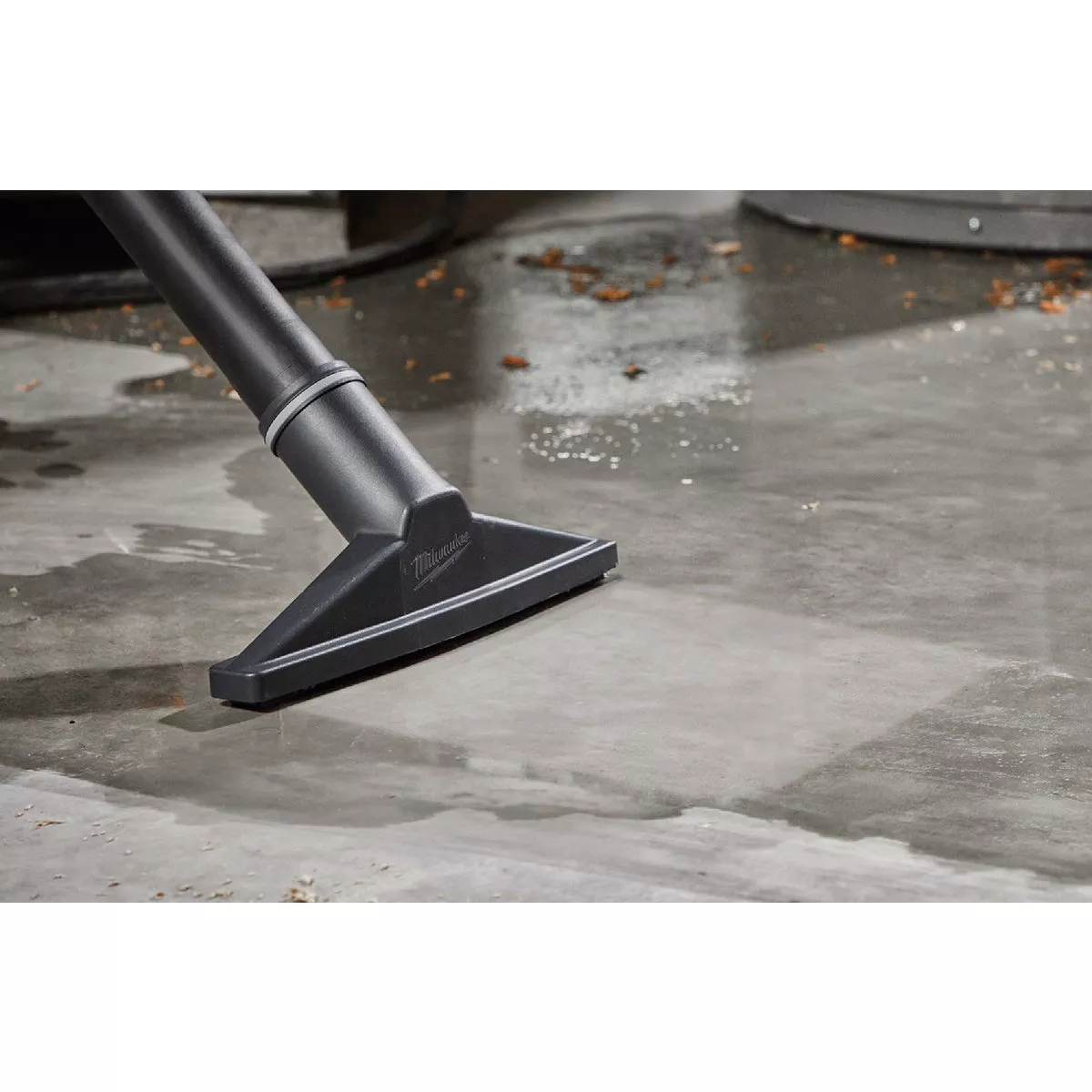 Milwaukee 1-7/8 In. x 9-1/2 In. Black Plastic Wet Floor Vaccum Nozzle - photo 4