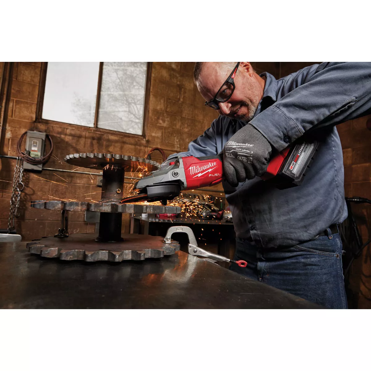 Milwaukee M18 FUEL 5 In. Brushless Flathead Braking Cordless Angle Grinder with Paddle Switch No-Lock (Tool Only) - photo 9