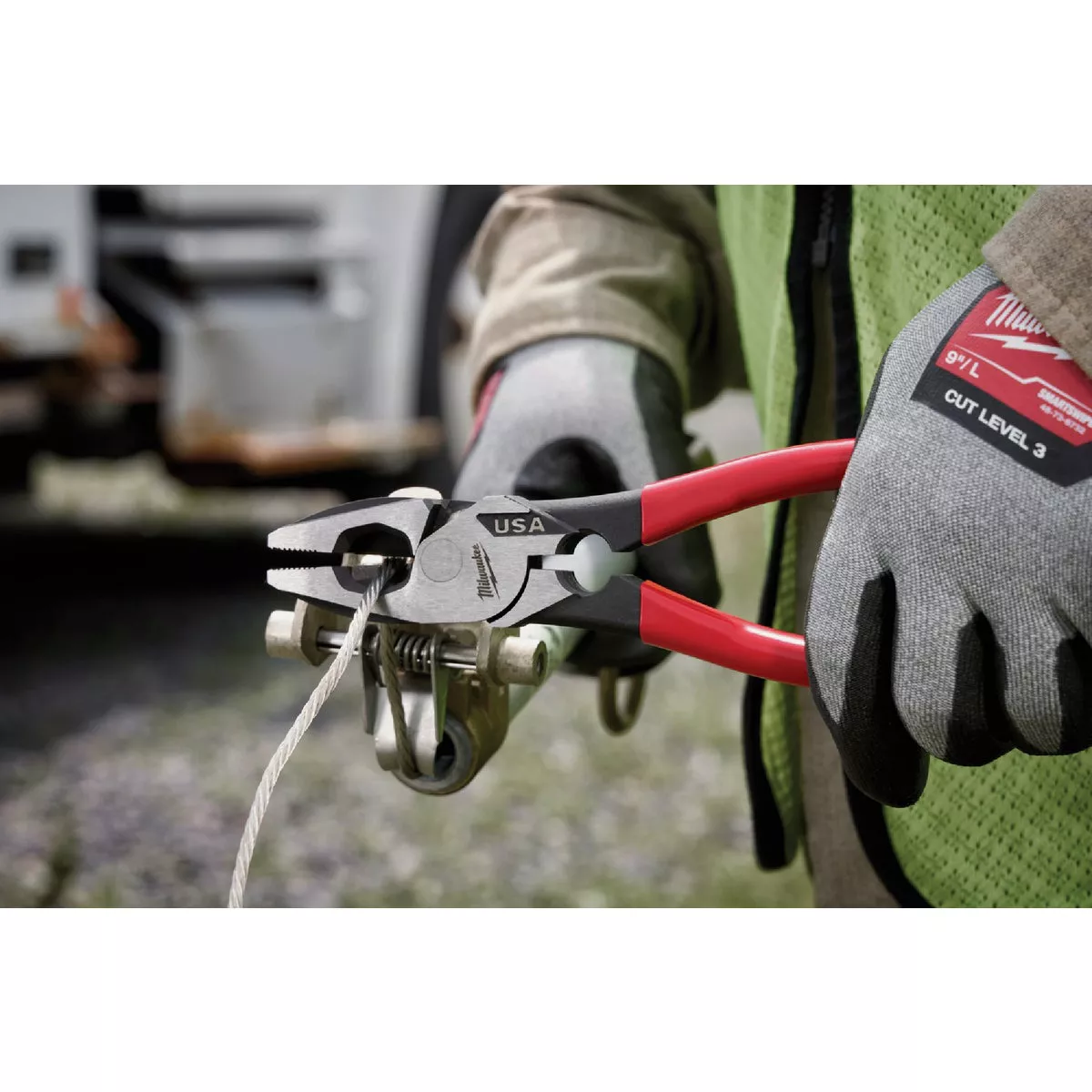 Milwaukee 9 In. Dipped Grip Linesman Pliers with Thread Cleaner - photo 4