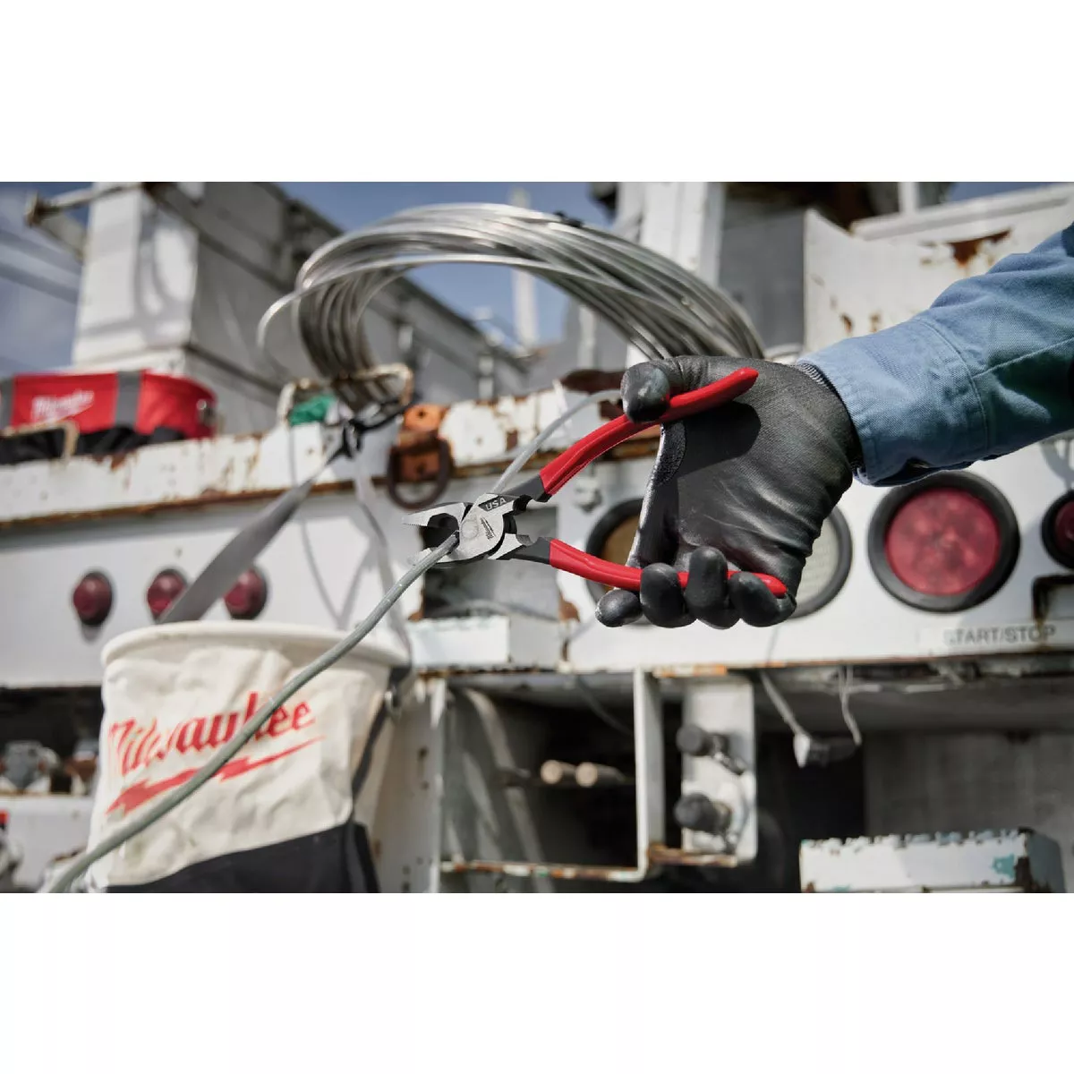 Milwaukee 9 In. Dipped Grip Linesman Pliers with Thread Cleaner - photo 7