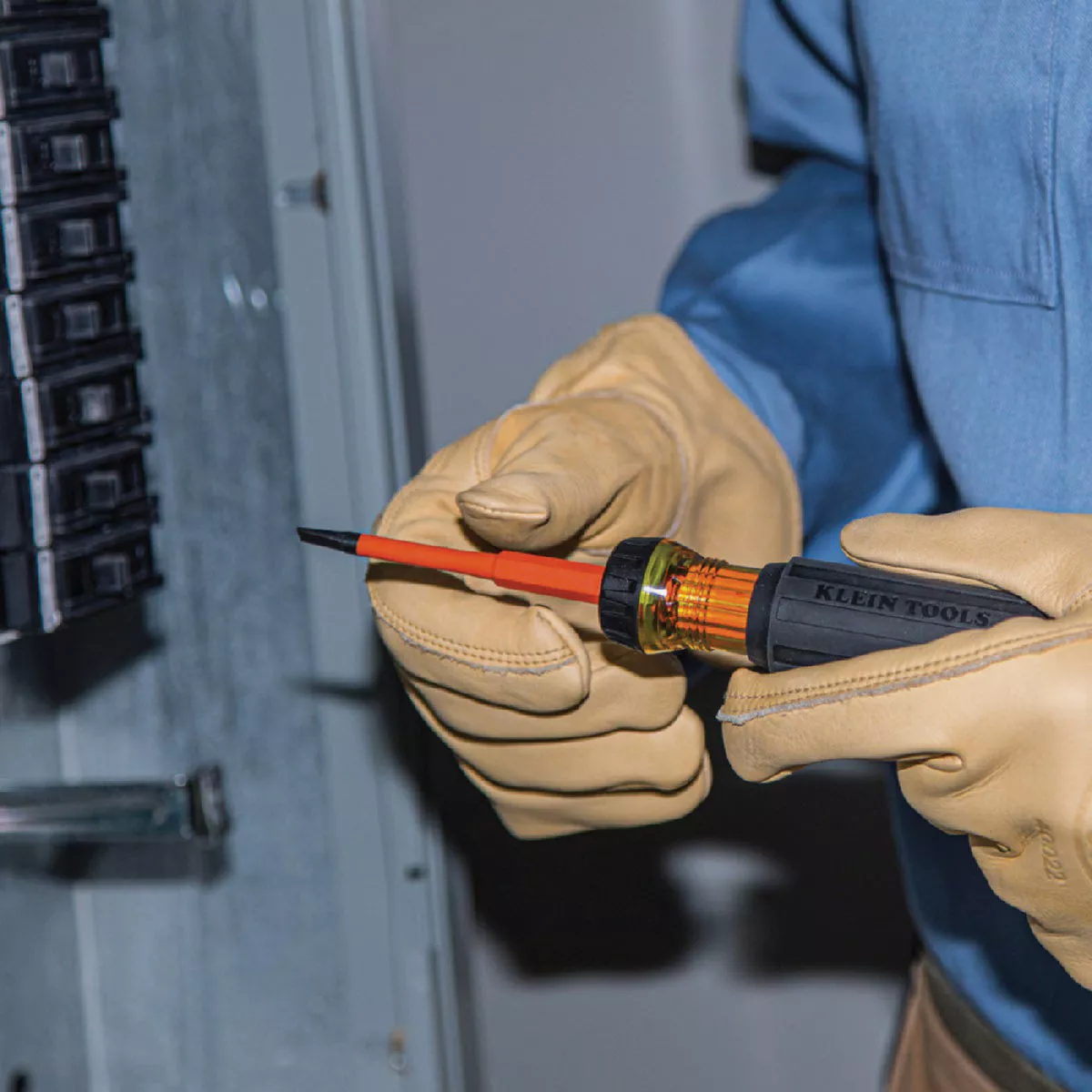 Klein 2-in-1 Flip-Blade Insulated Multi-Bit Screwdriver - photo 2