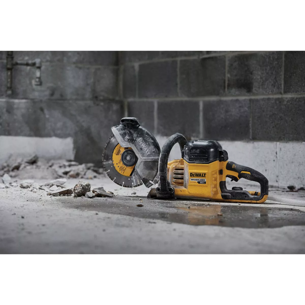 DEWALT FLEXVOLT 60V MAX Brushless 9 In. Cordless Cut-Off Saw Kit with (2) FLEXVOLT 9.0 Ah Batteries & Charger - photo 6
