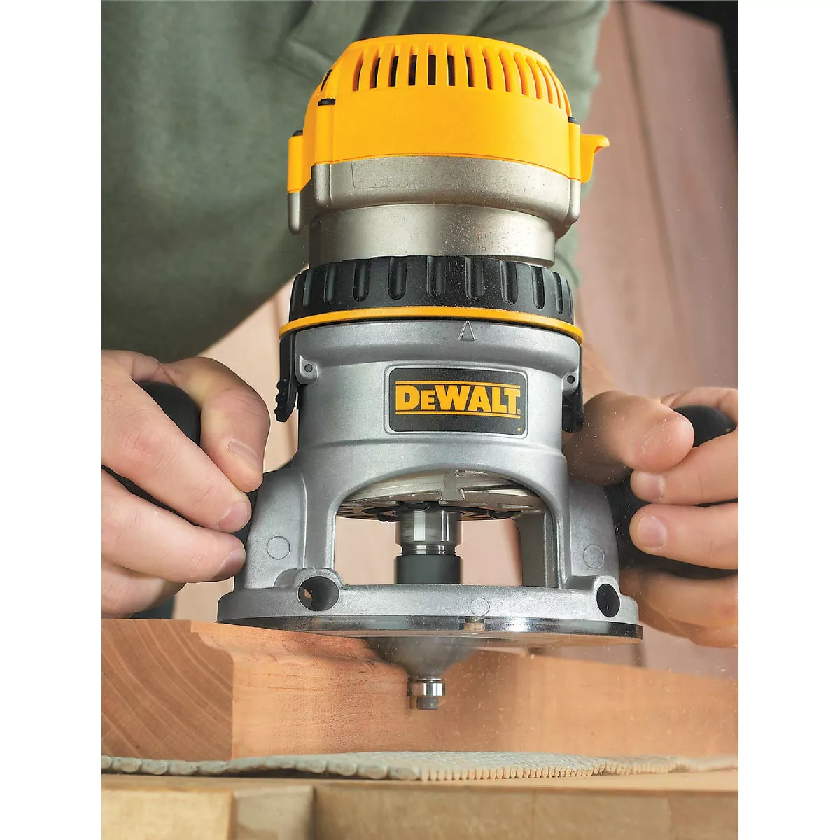 DEWALT 11-Amp 1.75 HP Fixed Based Router - photo 3