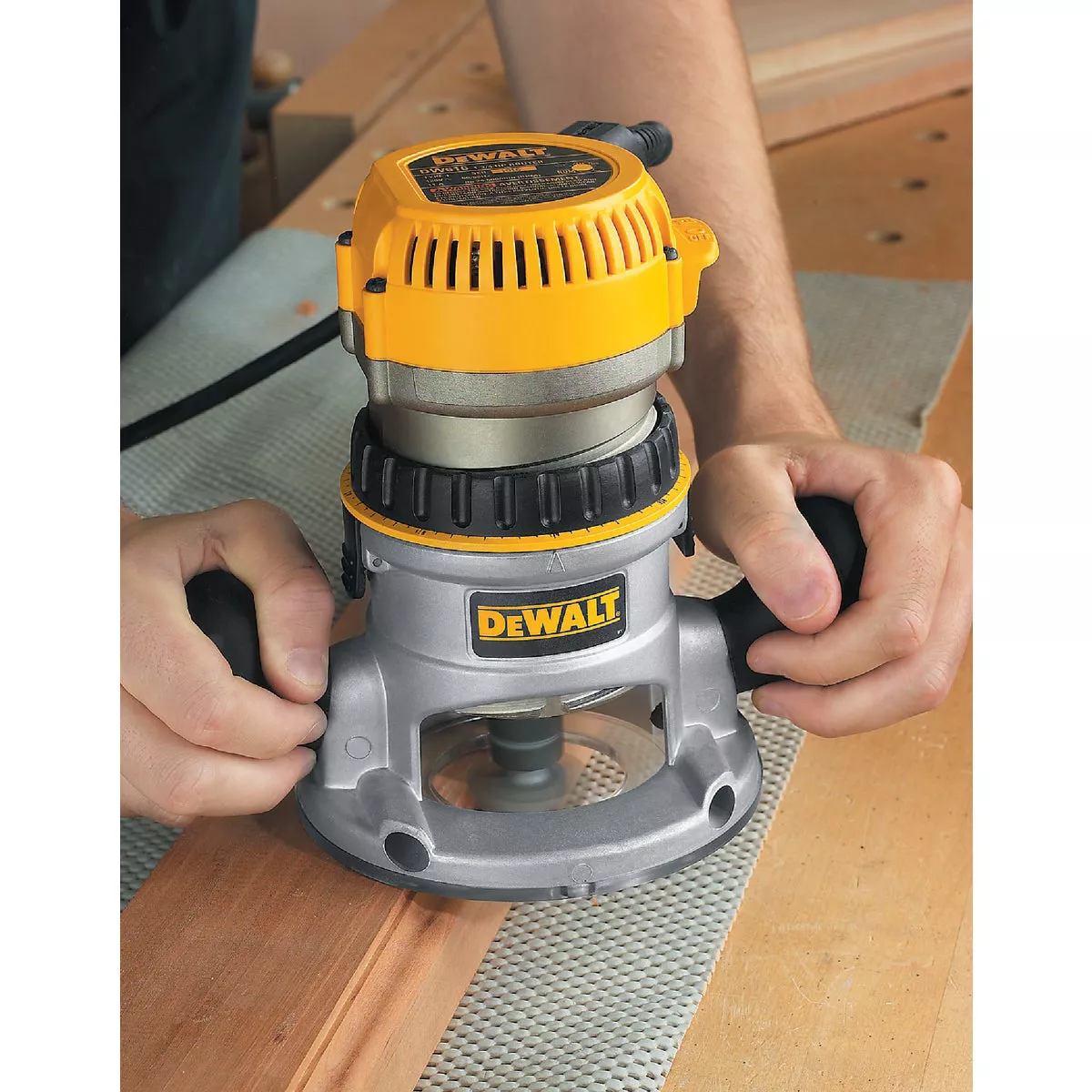 DEWALT 11-Amp 1.75 HP Fixed Based Router - photo 2