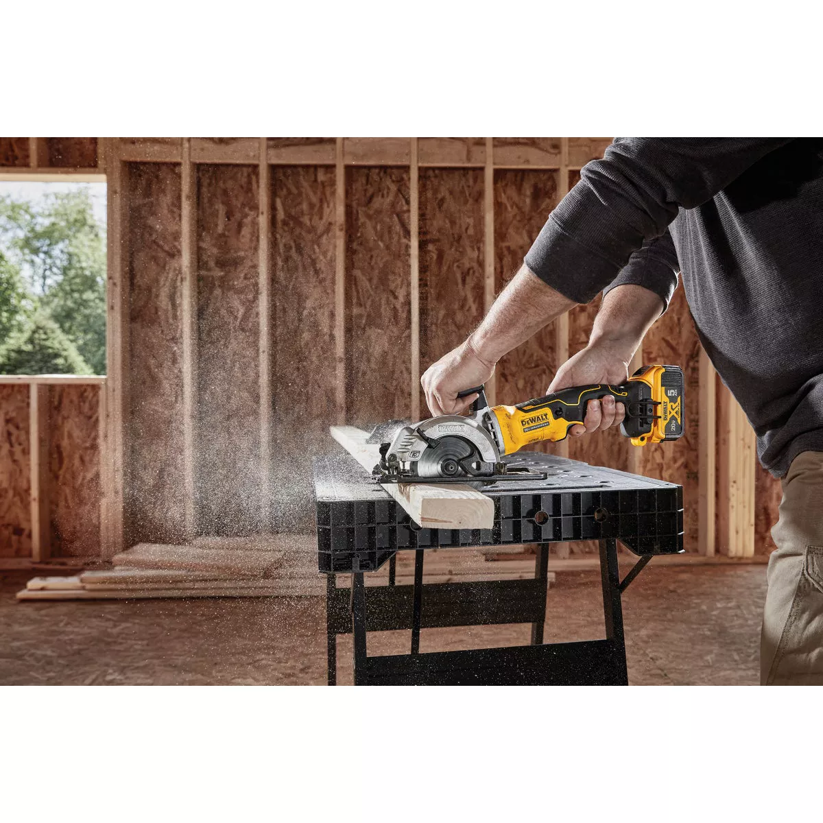 DEWALT ATOMIC 20V MAX Brushless 4-1/2 In. Compact Cordless Circular Saw (Tool Only) - photo 5