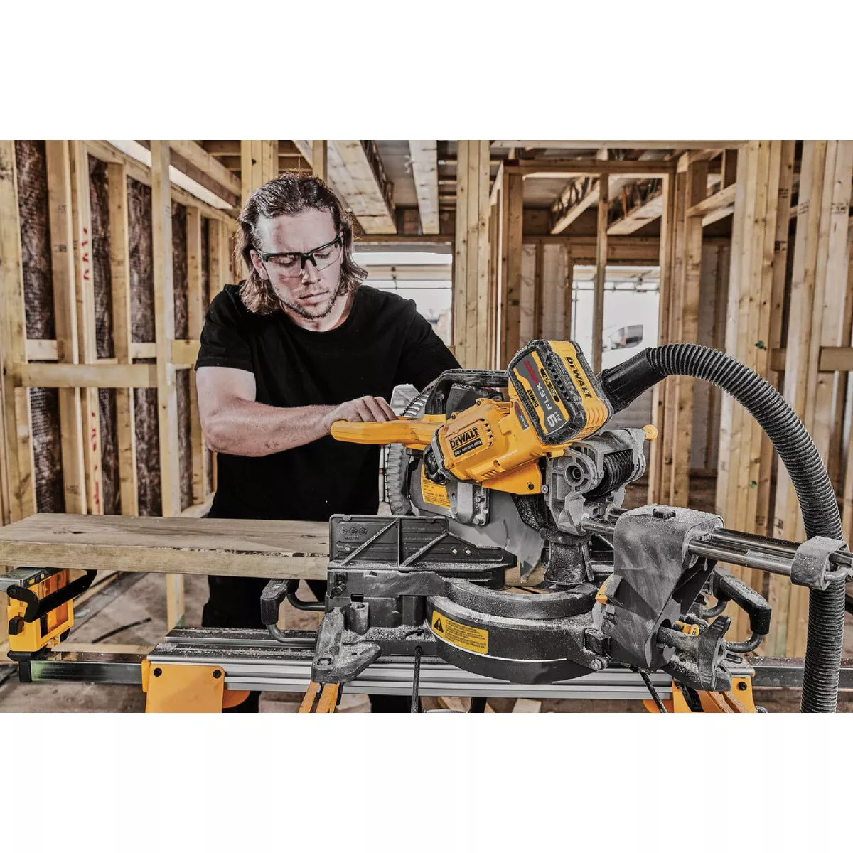DEWALT FLEXVOLT 60V MAX Brushless 12 In. Dual Bevel Sliding Compound Cordless Miter Saw Kit with 9.0 Ah Battery & Charger - photo 6