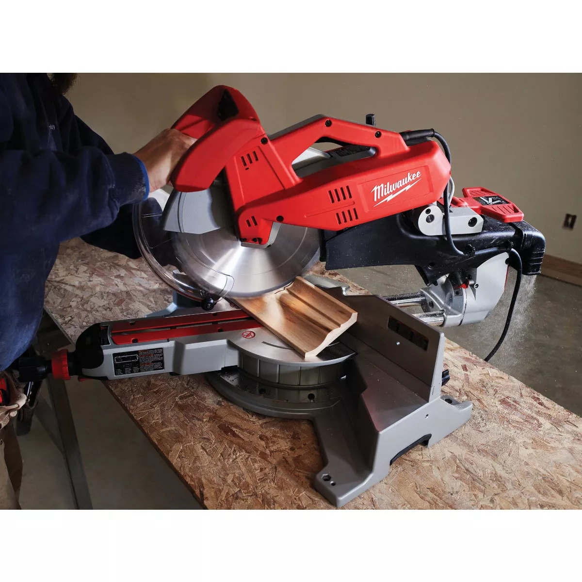 Milwaukee 12 In. 15-Amp Dual-Bevel Sliding Compound Miter Saw - photo 3