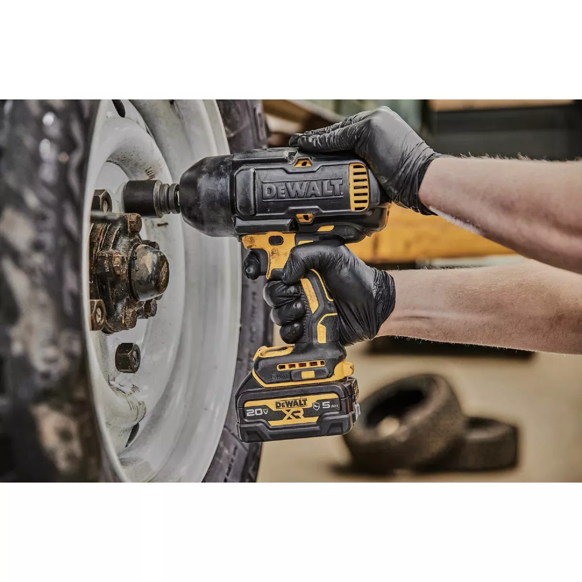 DEWALT 20V MAX XR Brushless 1/2 In. High Torque Cordless Impact Wrench Kit with Hog Ring Anvil, (2) 5.0 Ah Resistant Batteries & Charger - photo 7