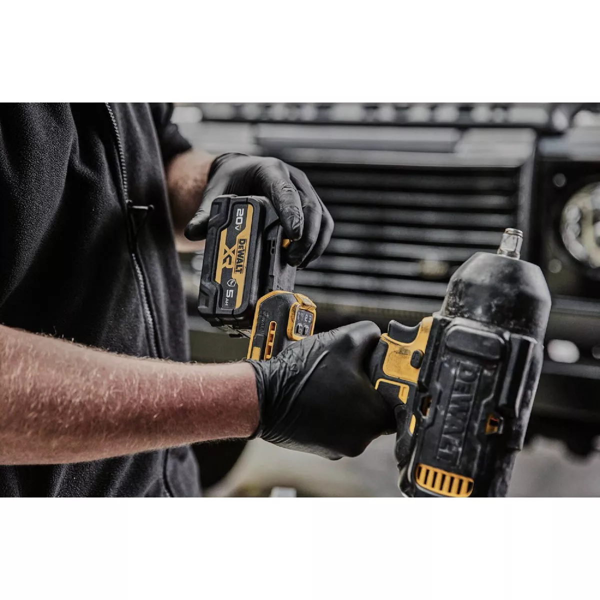 DEWALT 20V MAX XR Brushless 1/2 In. High Torque Cordless Impact Wrench Kit with Hog Ring Anvil, (2) 5.0 Ah Resistant Batteries & Charger - photo 8