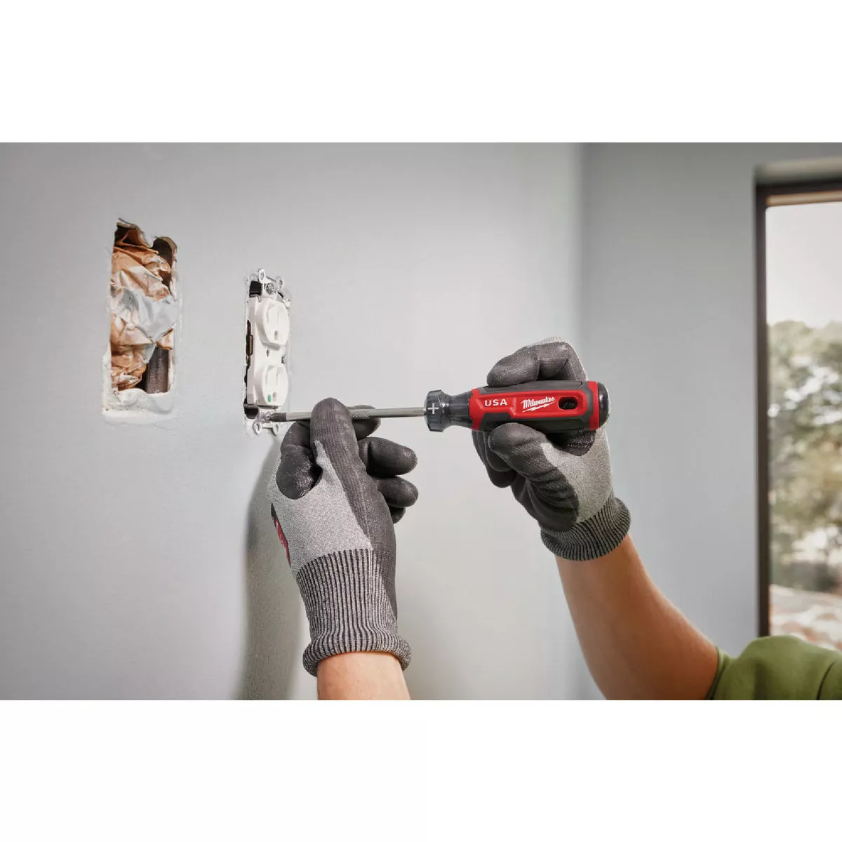 Milwaukee #2 x 4 In. Phillips Screwdriver with Cushion Grip - photo 8