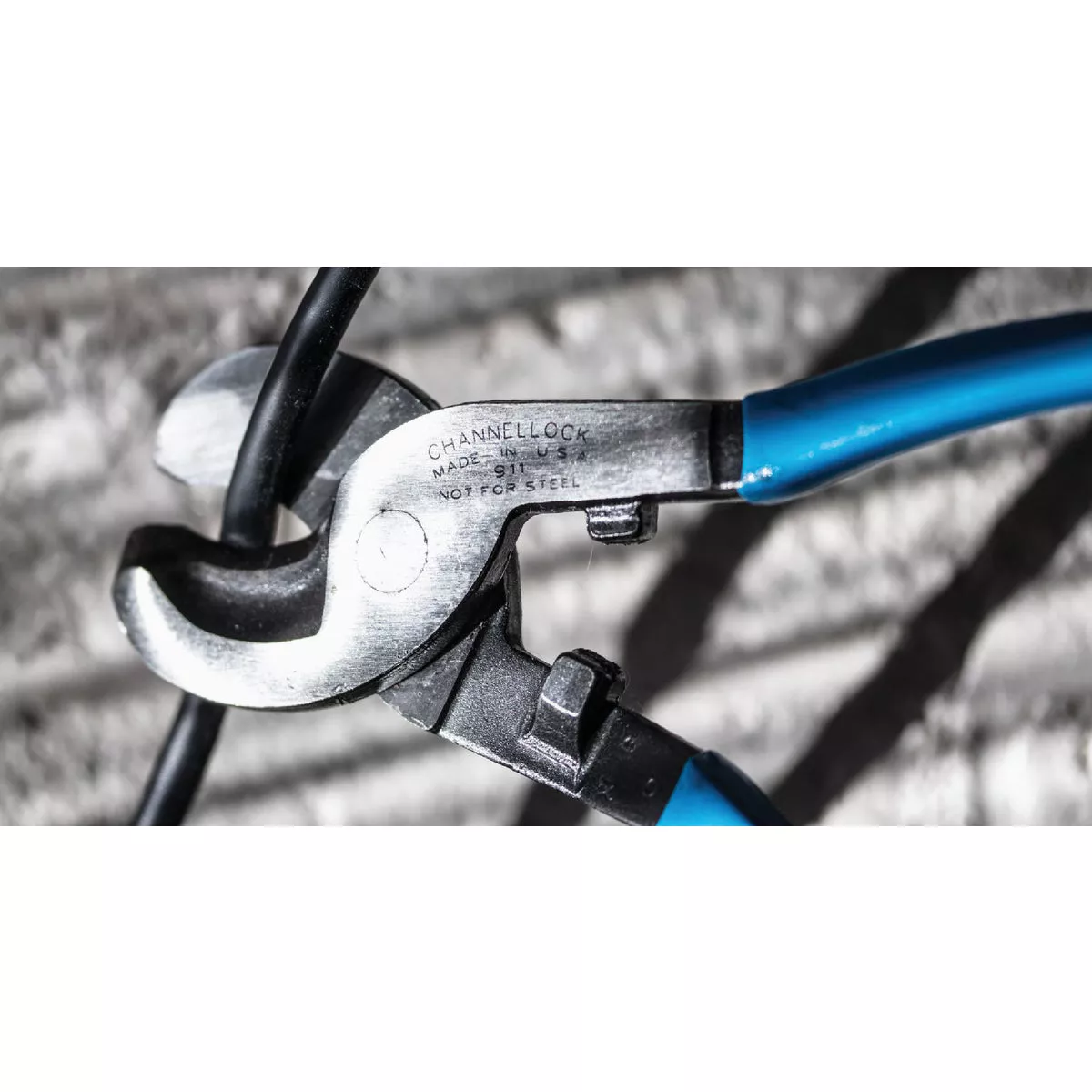 Channellock 9-1/2 In. 4/0 AWG Aluminum & 2/0 AWG Copper Cable Cutter - photo 6