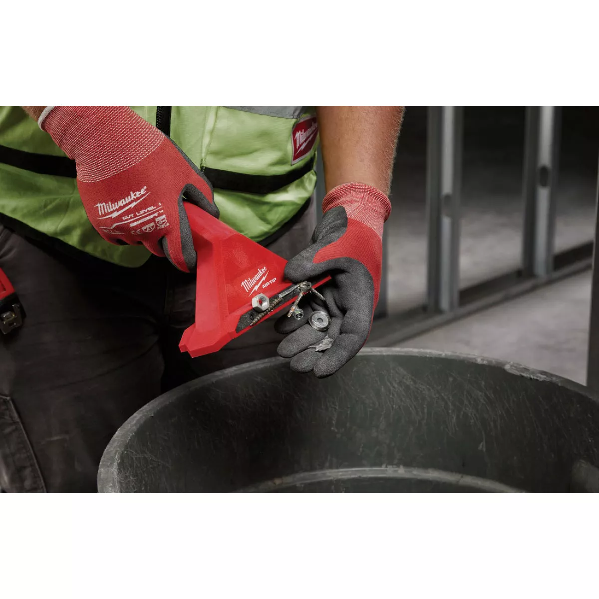 Milwaukee AIR-TIP 1-1/4 In. - 2-1/2 In. Red Plastic Magnetic Vacuum Nozzle - photo 4