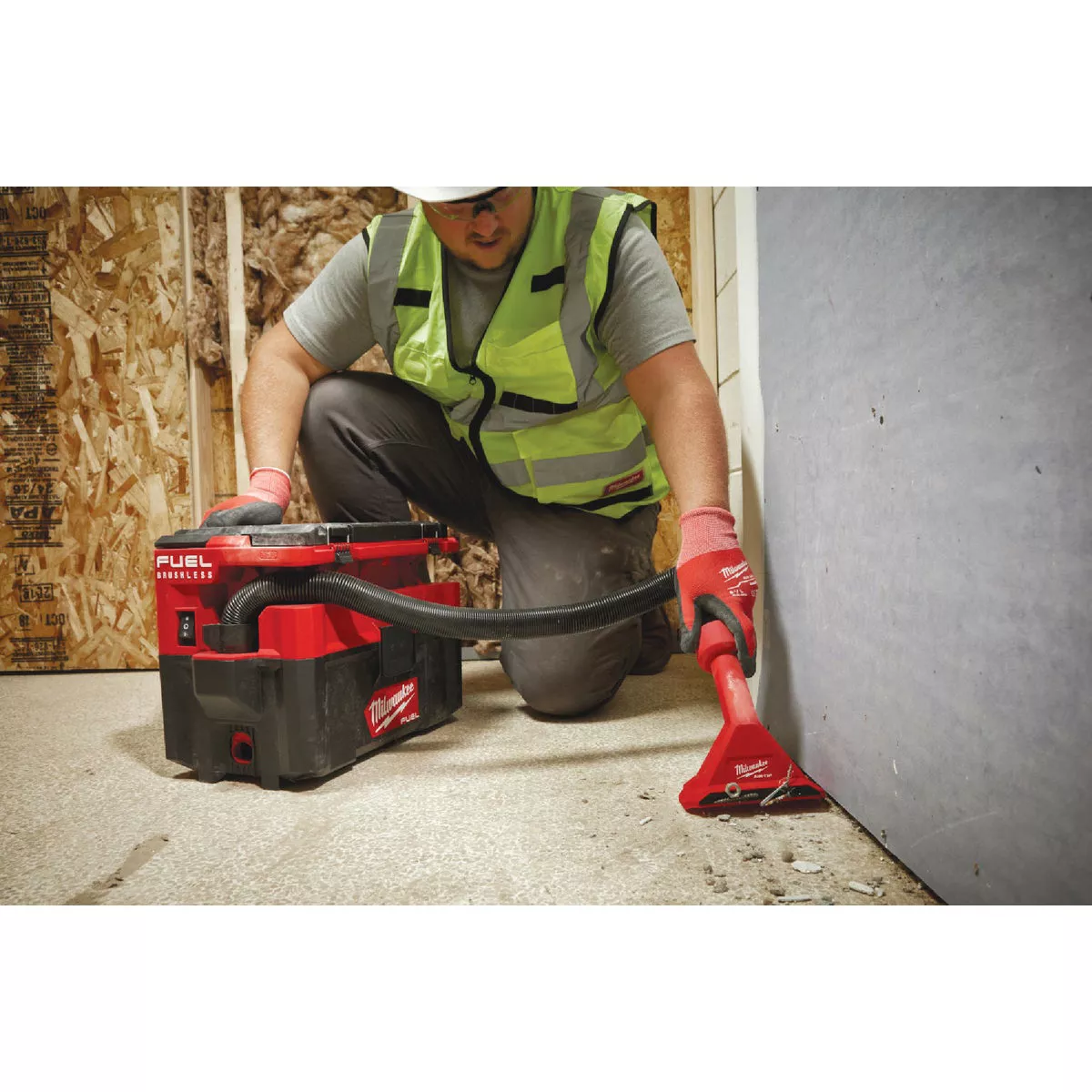Milwaukee AIR-TIP 1-1/4 In. - 2-1/2 In. Red Plastic Magnetic Vacuum Nozzle - photo 3