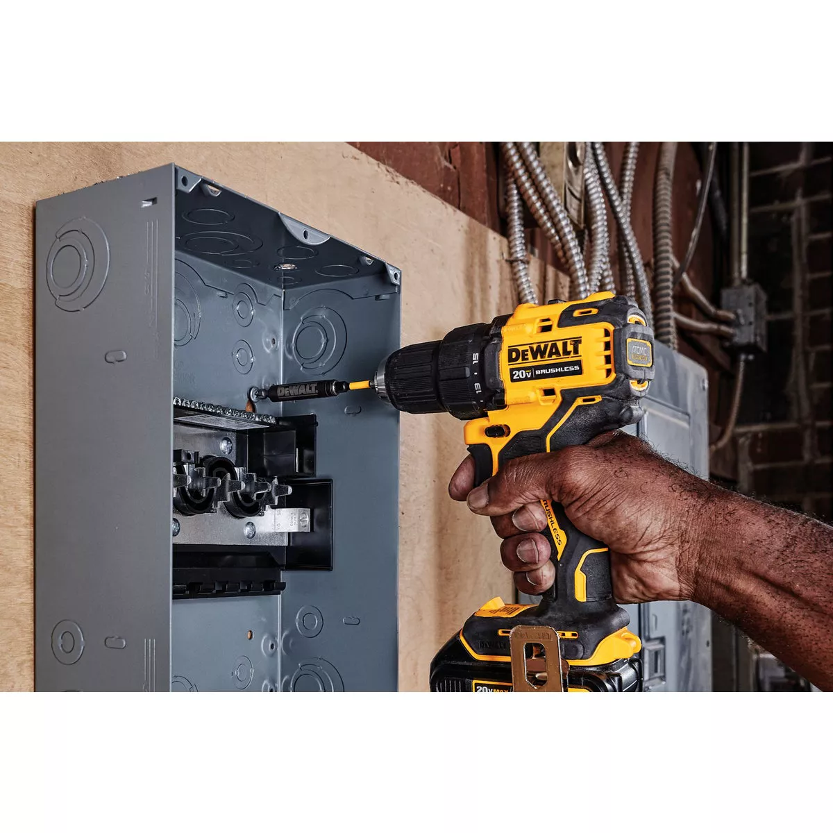 DEWALT ATOMIC 20-Volt MAX Lithium-Ion 1/2 In. Brushless Cordless Drill/Driver Kit - photo 2