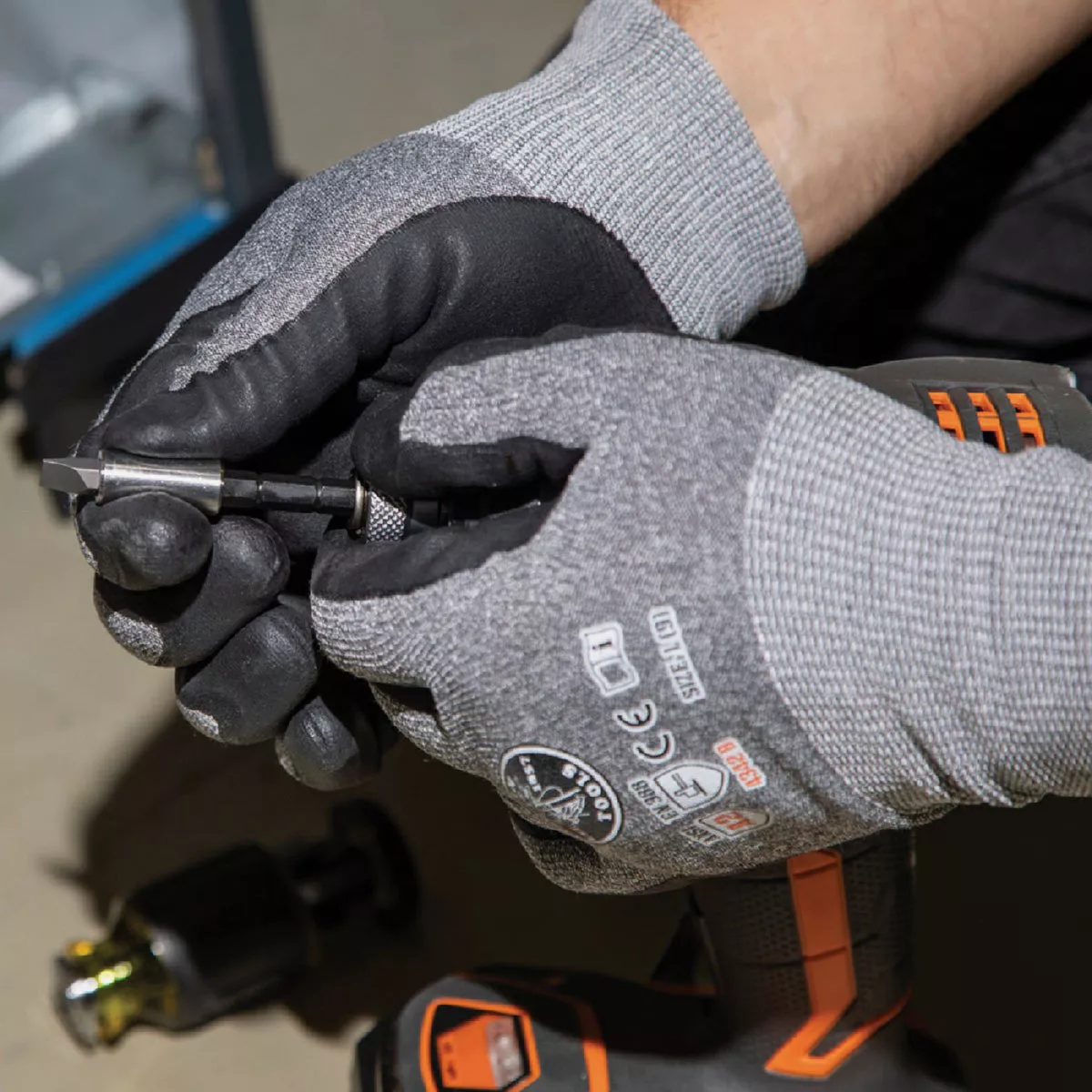 Klein 8-in-1 Stubby Adjustable Length Multi-Bit Screwdriver - photo 4