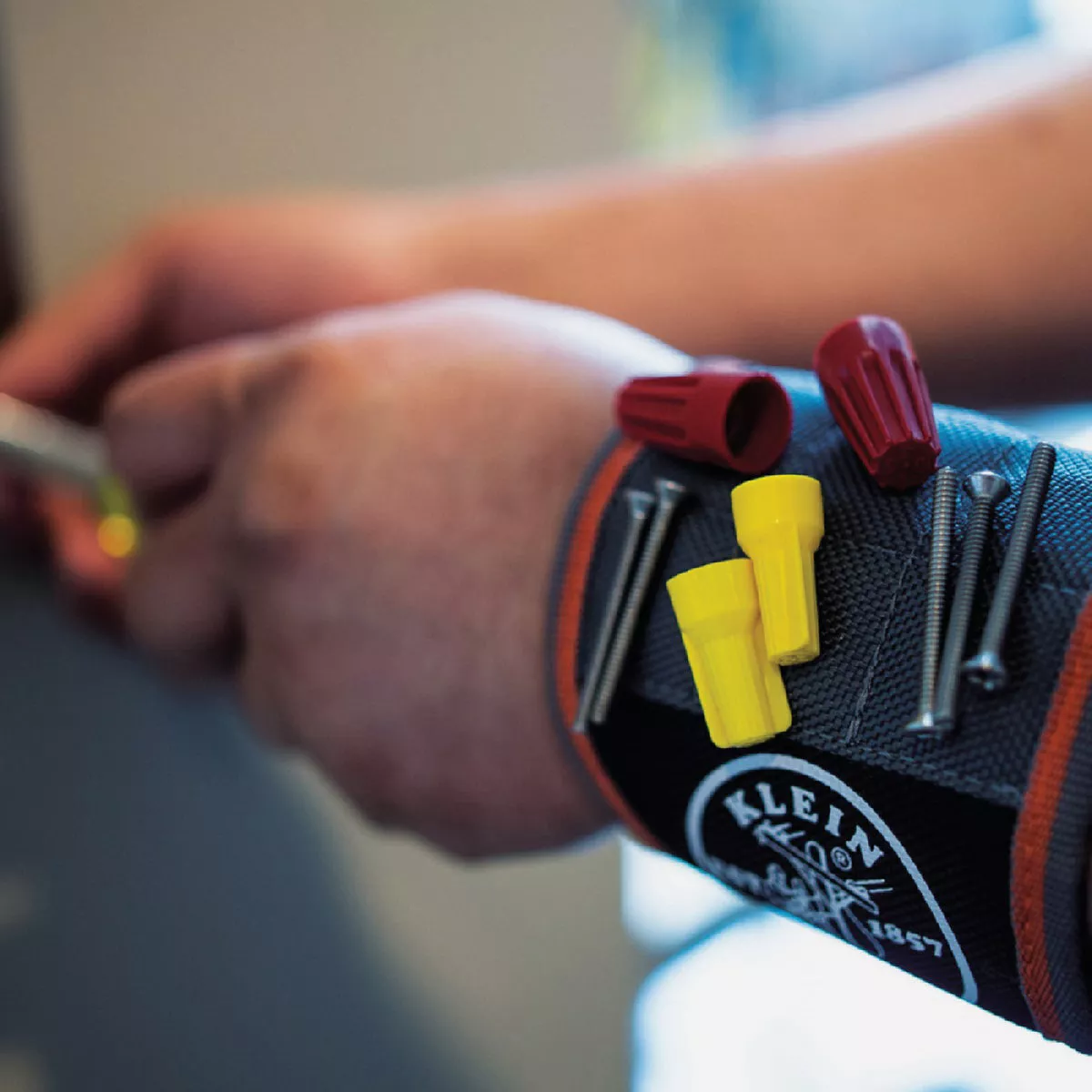 Klein Tradesman Pro Magnetic Wristband - photo 3
