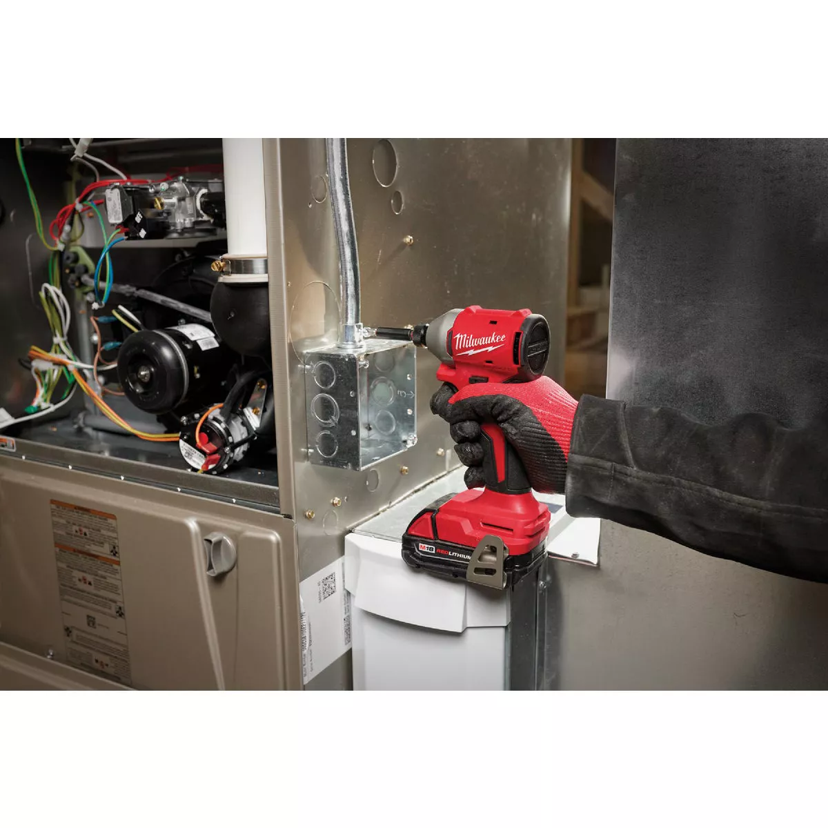 Milwaukee M18 Brushless 1/4 In. Hex Compact Cordless Impact Driver Kit with (2) 2.0 Ah Batteries & Charger - photo 6