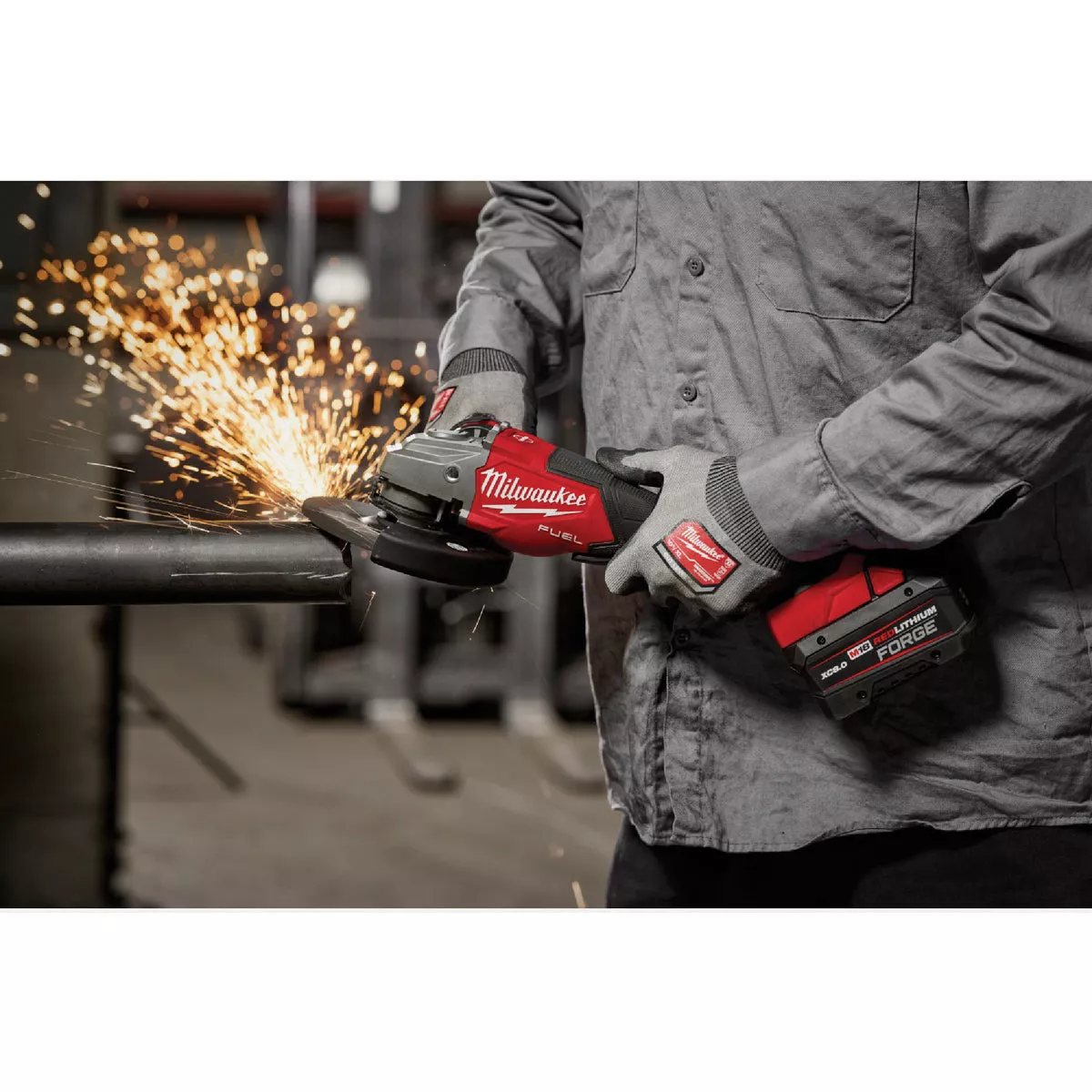 Milwaukee M18 FUEL 4-1/2 In. / 6 In. Brushless Braking Cordless Angle Grinder with Paddle Switch (Tool Only) - photo 8