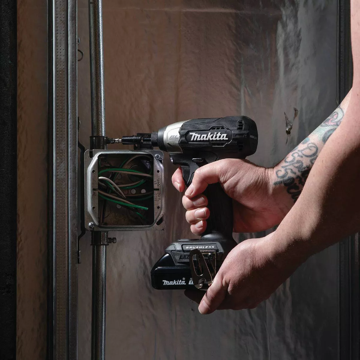 Makita 18-Volt LXT Lithium-Ion Brushless 1/4 In. Hex Sub-Compact Cordless Impact Driver Kit - photo 4