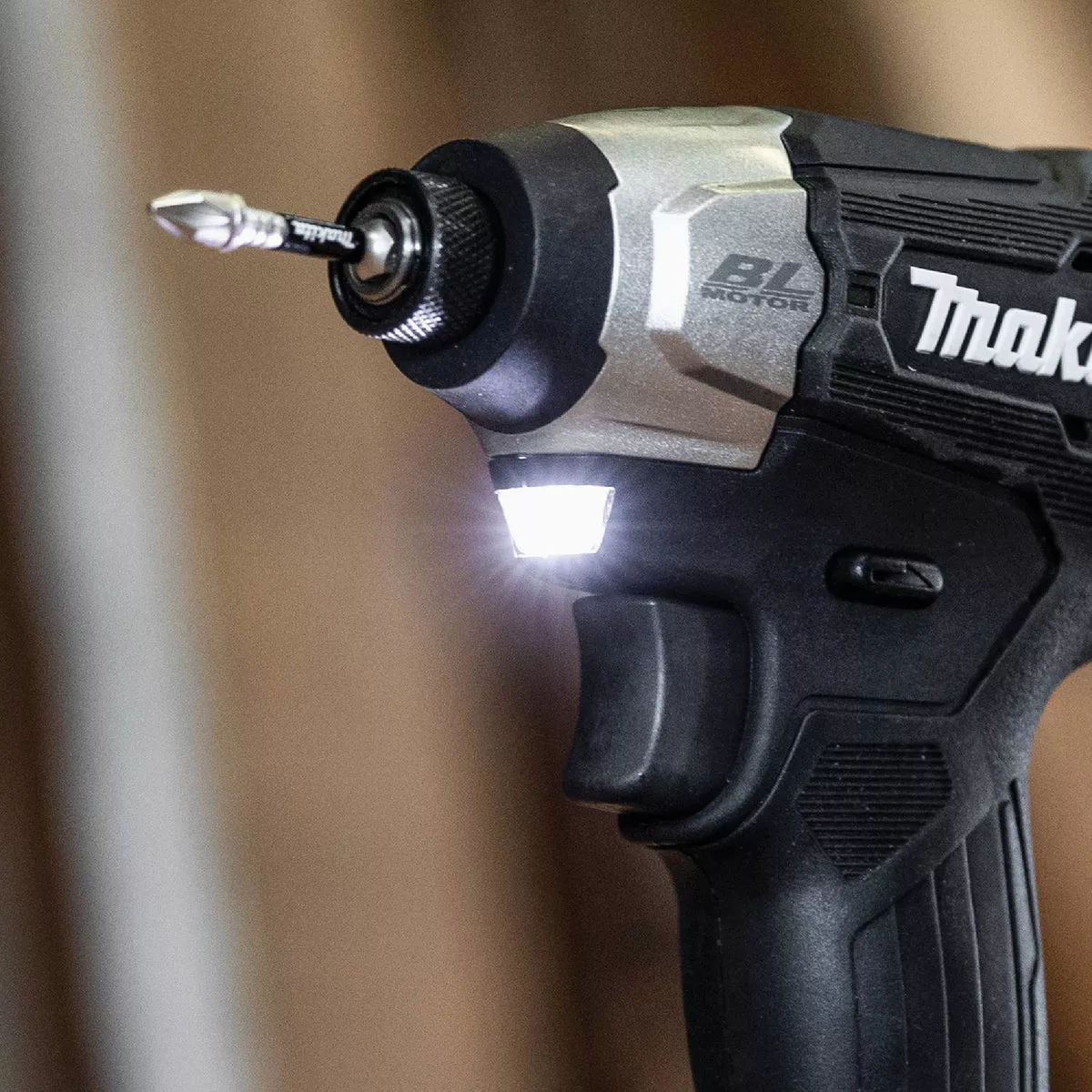 Makita 18-Volt LXT Lithium-Ion Brushless 1/4 In. Hex Sub-Compact Cordless Impact Driver Kit - photo 9