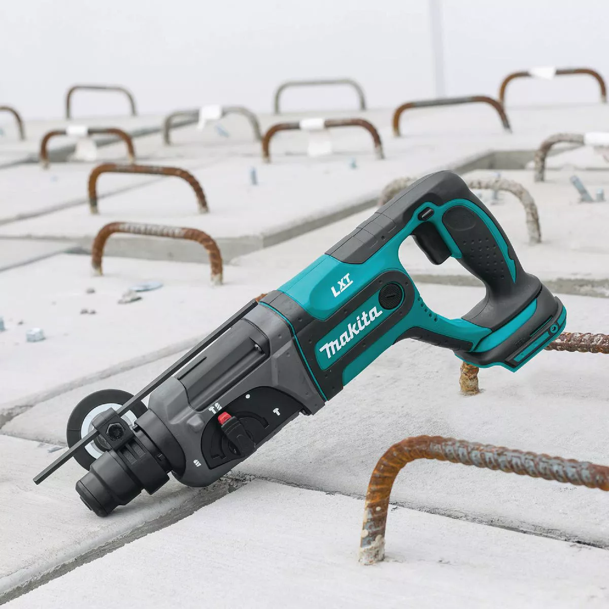 Makita 18 Volt LXT Lithium-Ion 7/8 In. Brushless SDS-Plus Cordless Rotary Hammer Drill (Tool Only) - photo 2