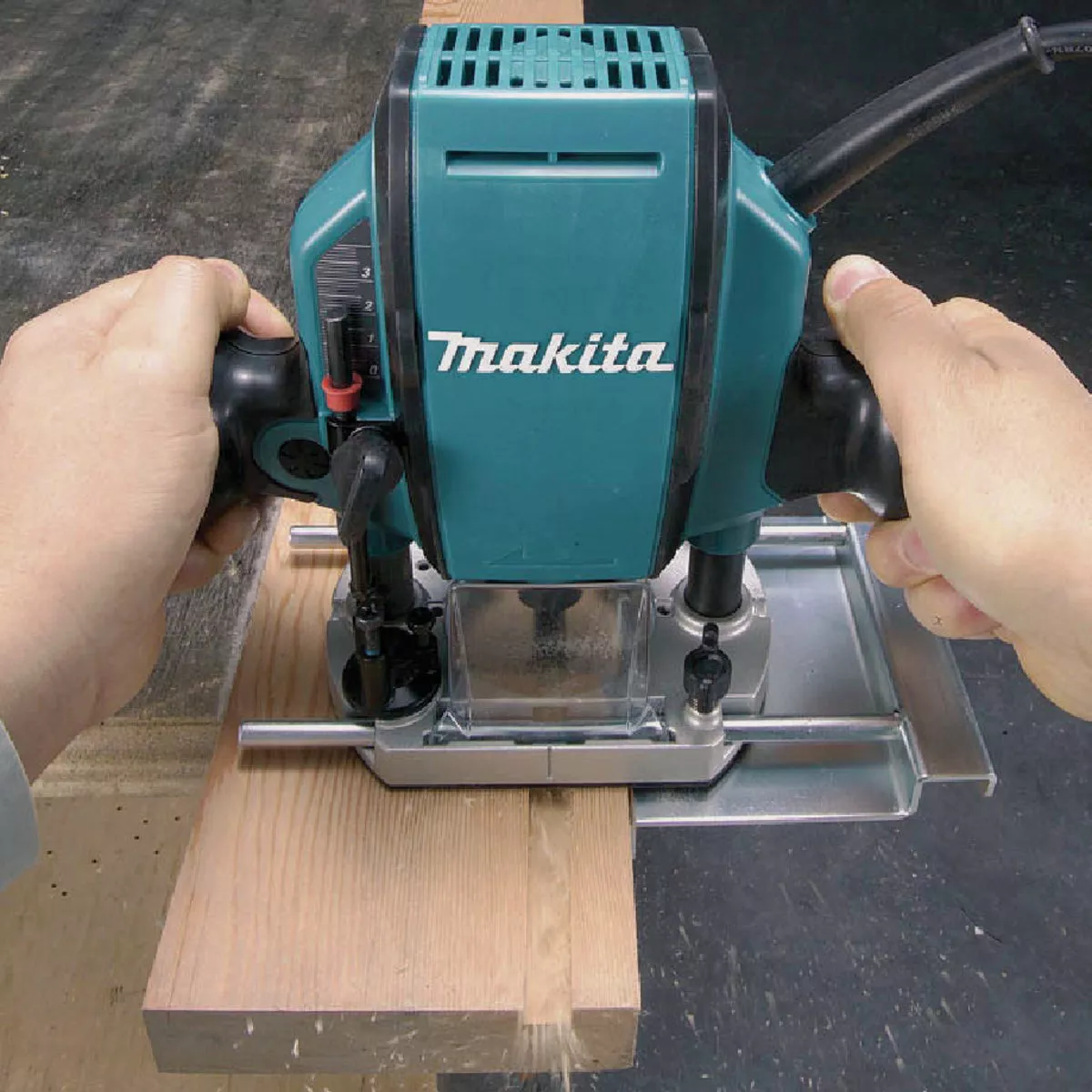 Makita 8-Amp 1.25 HP Plunge Router - photo 3