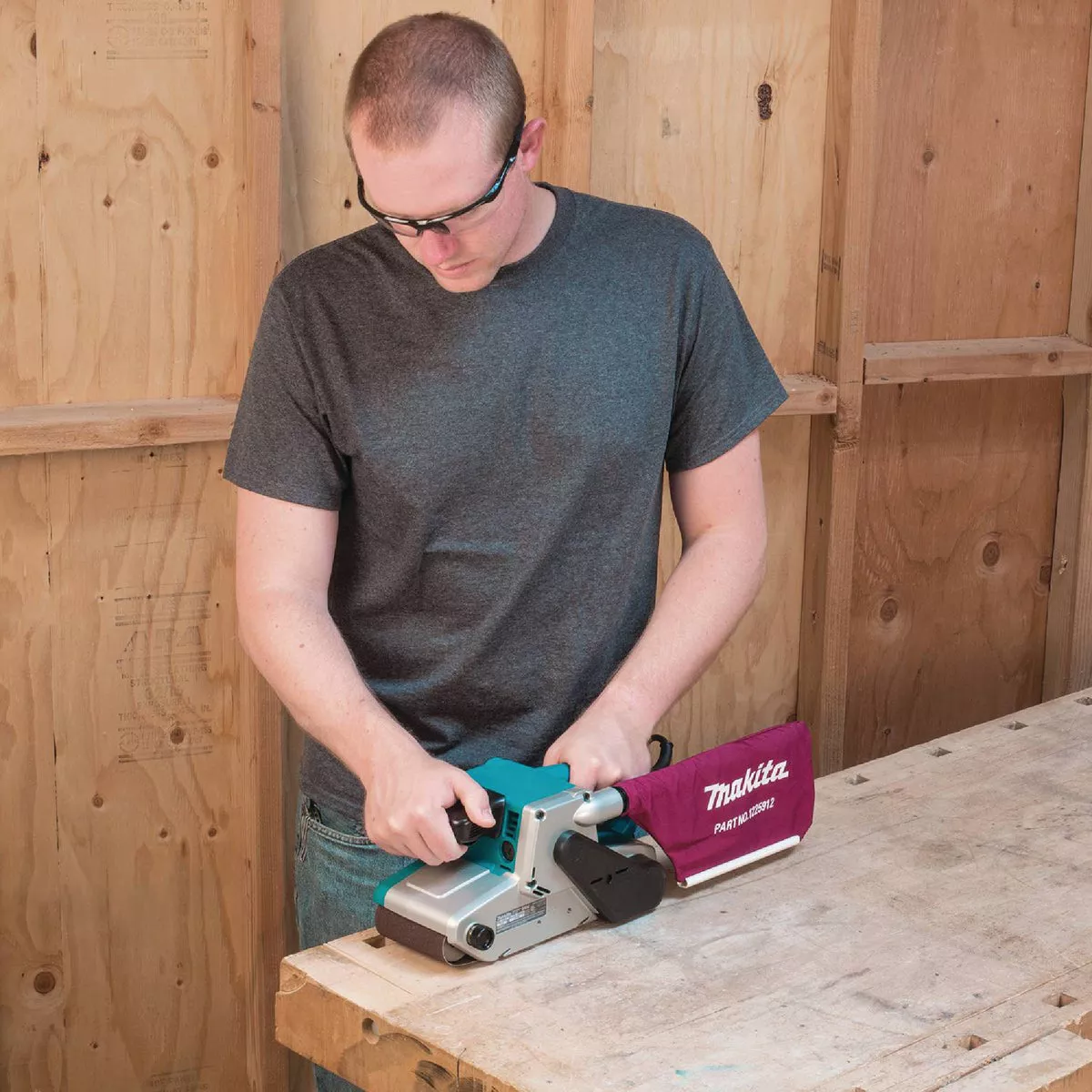Makita 4 In. x 24 In. 8.8-Amp Belt Sander - photo 5