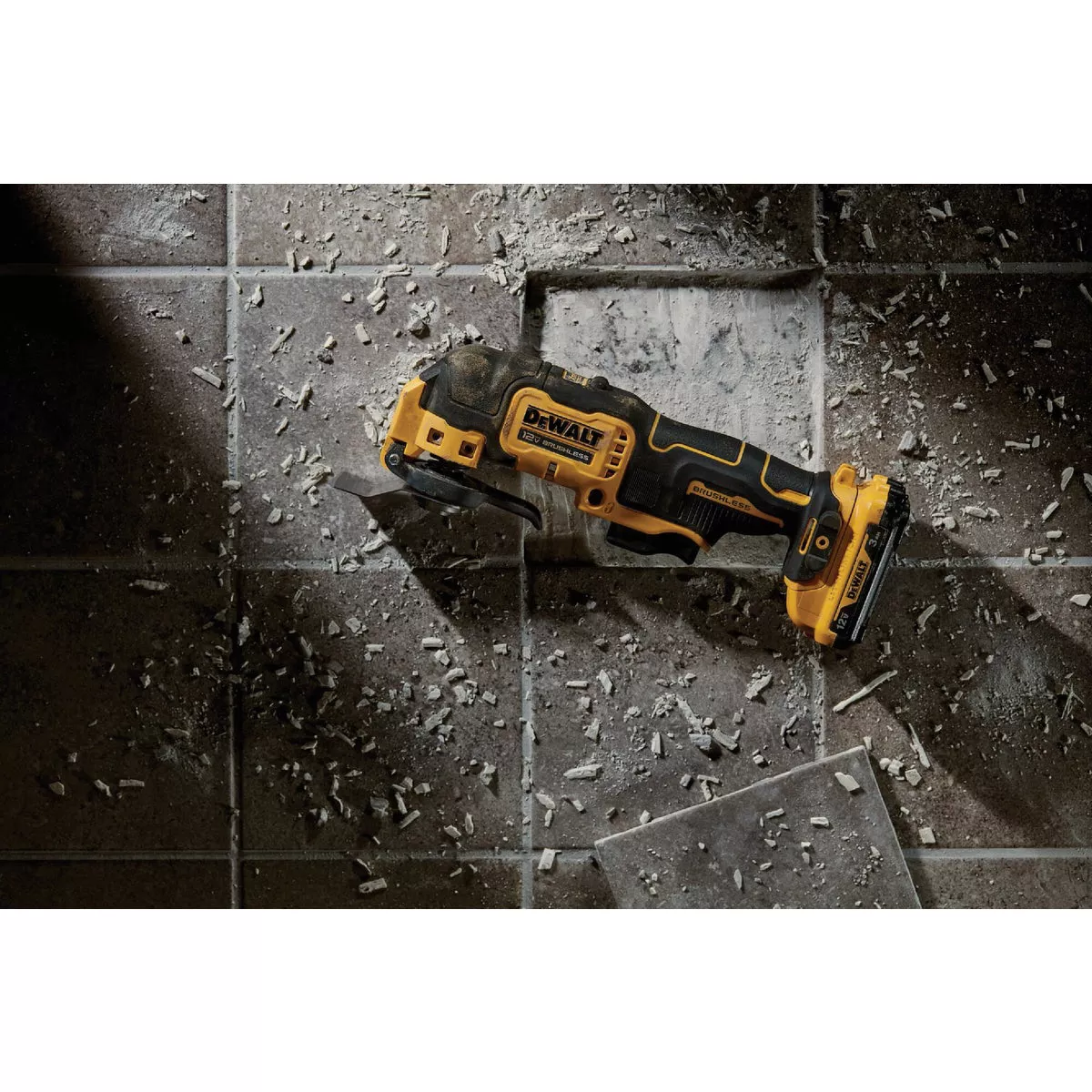 DEWALT XTREME 12V MAX Brushless Cordless Oscillating Tool Kit with 3.0 Ah Battery & Charger - photo 2