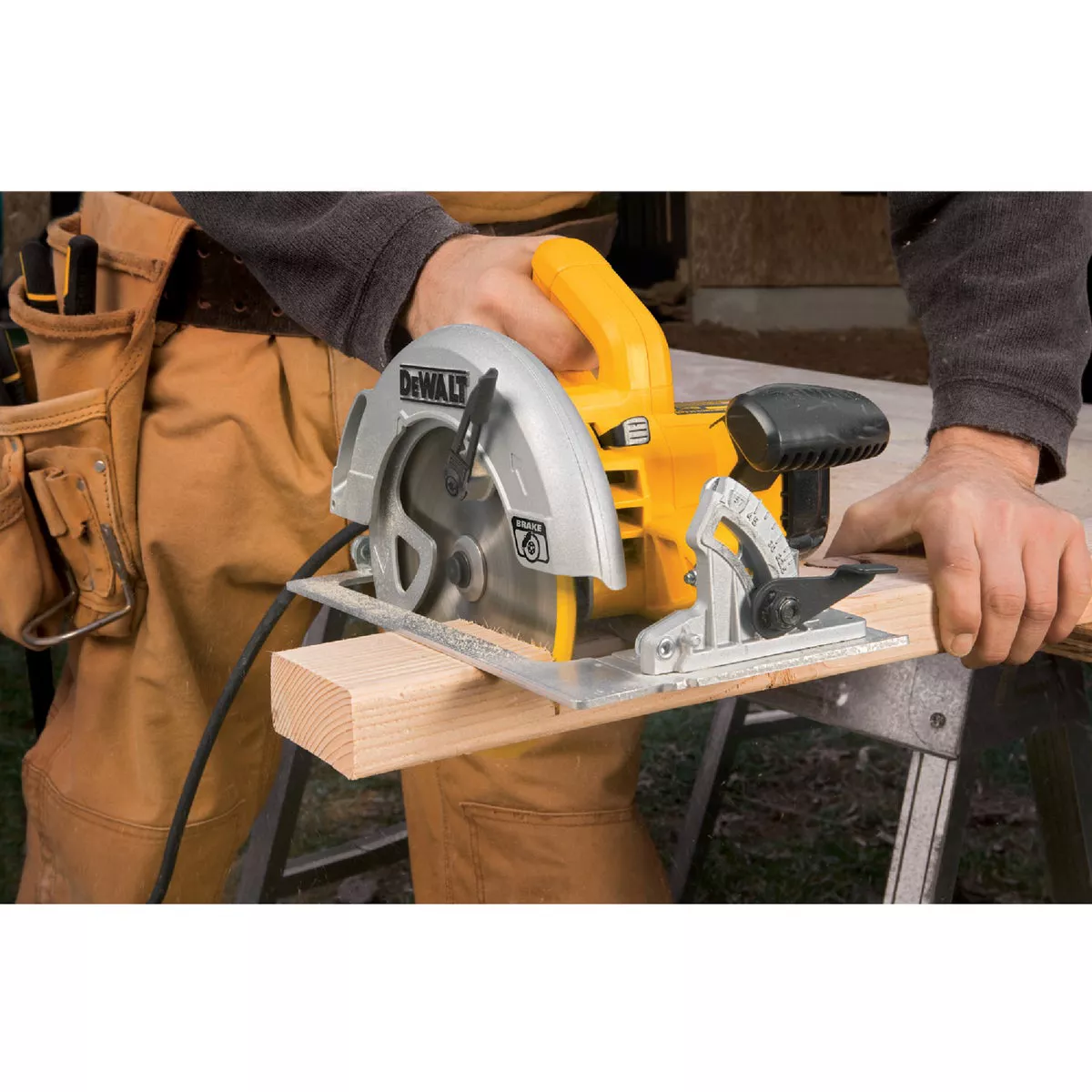 DEWALT 7 1 4 In. 15 Amp Lightweight Circular Saw Do it Best