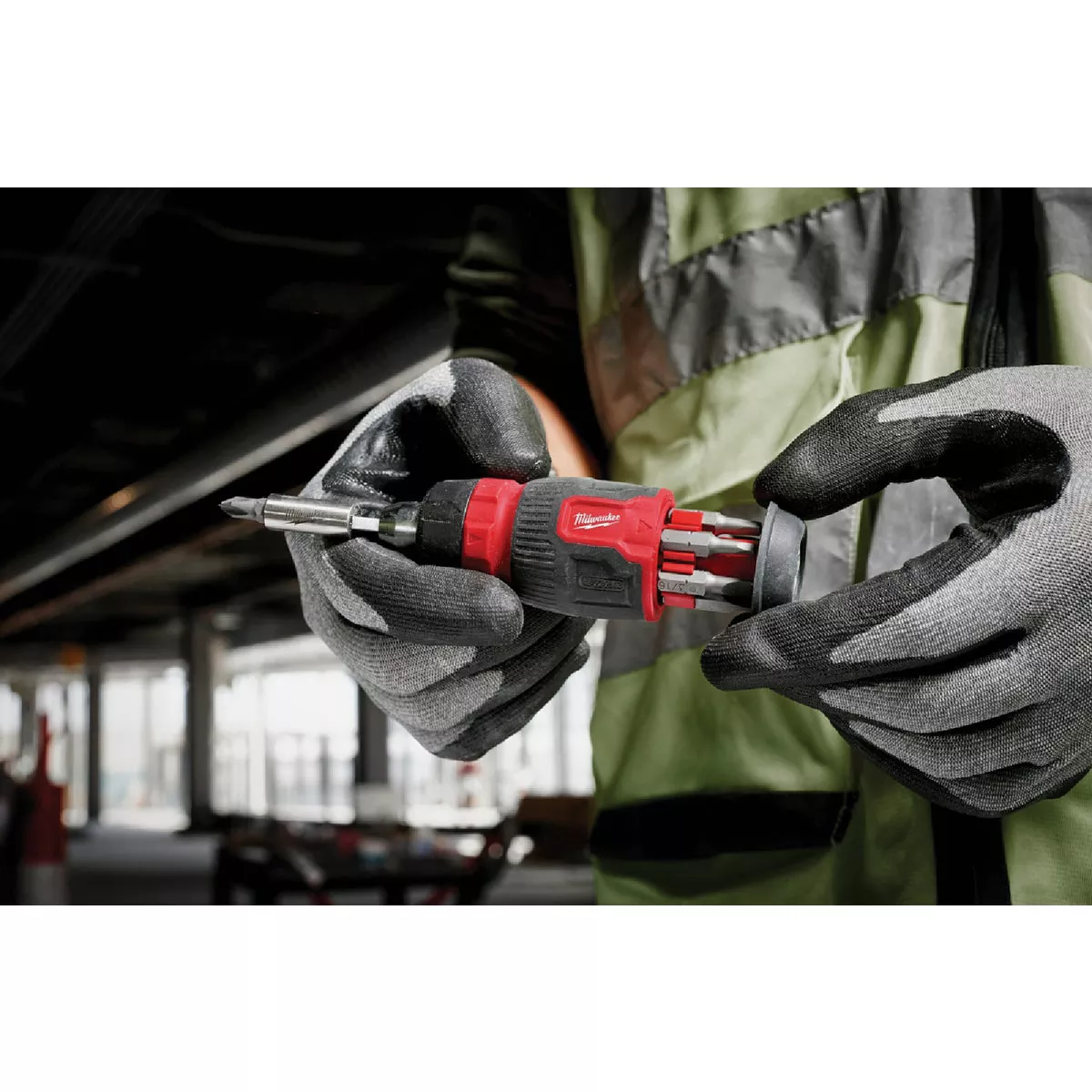 Milwaukee 8-in-1 Ratcheting Compact Multi-Bit Driver - photo 5