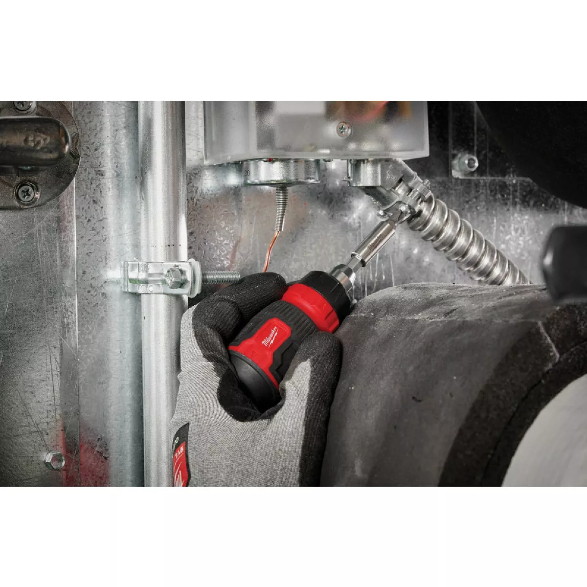 Milwaukee 8-in-1 Ratcheting Compact Multi-Bit Driver - photo 6
